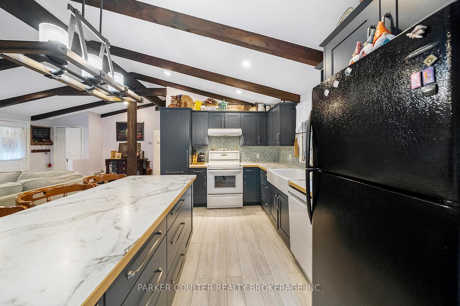 1075 Larch Street photo 14
