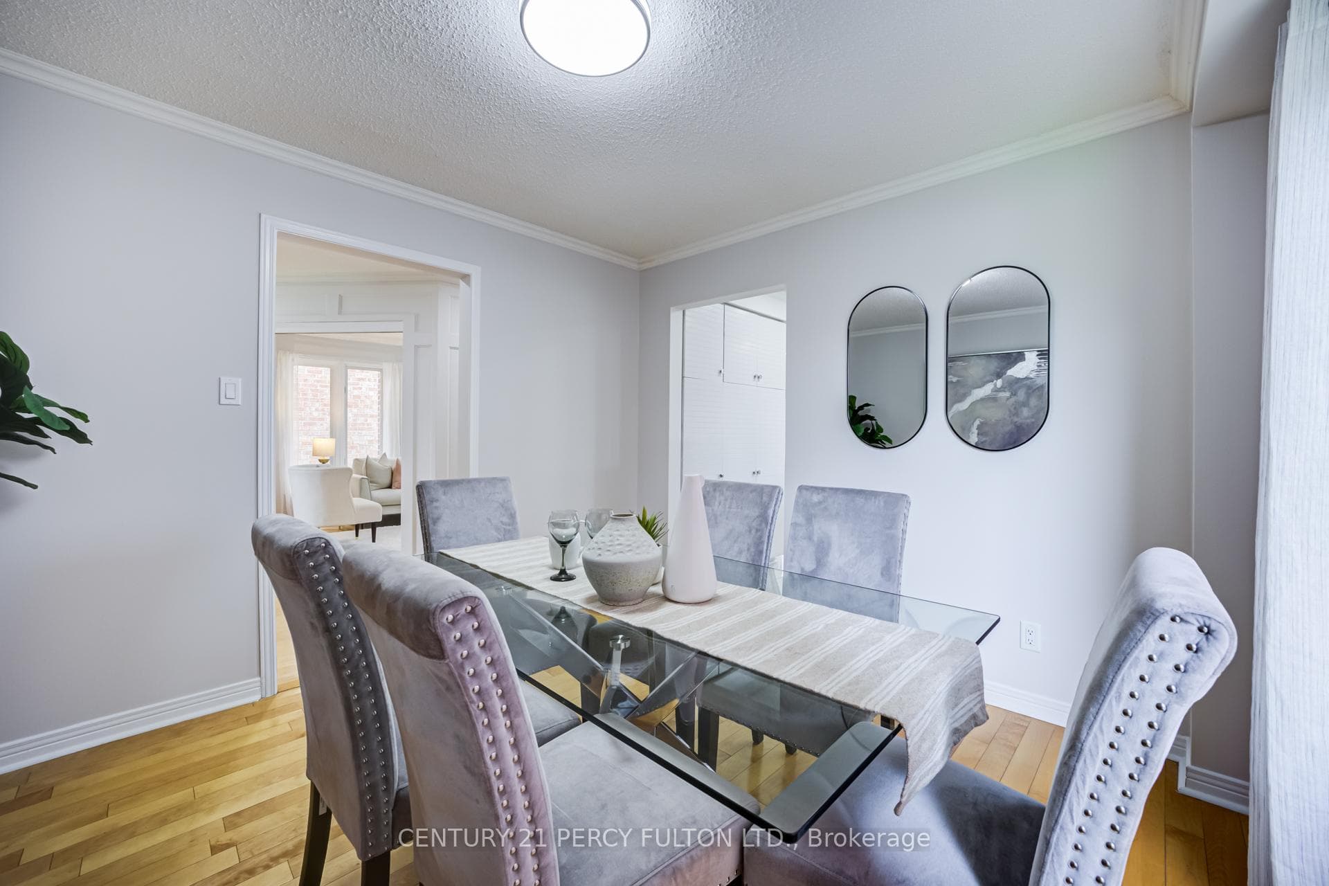 611 Chiron Crescent photo 9