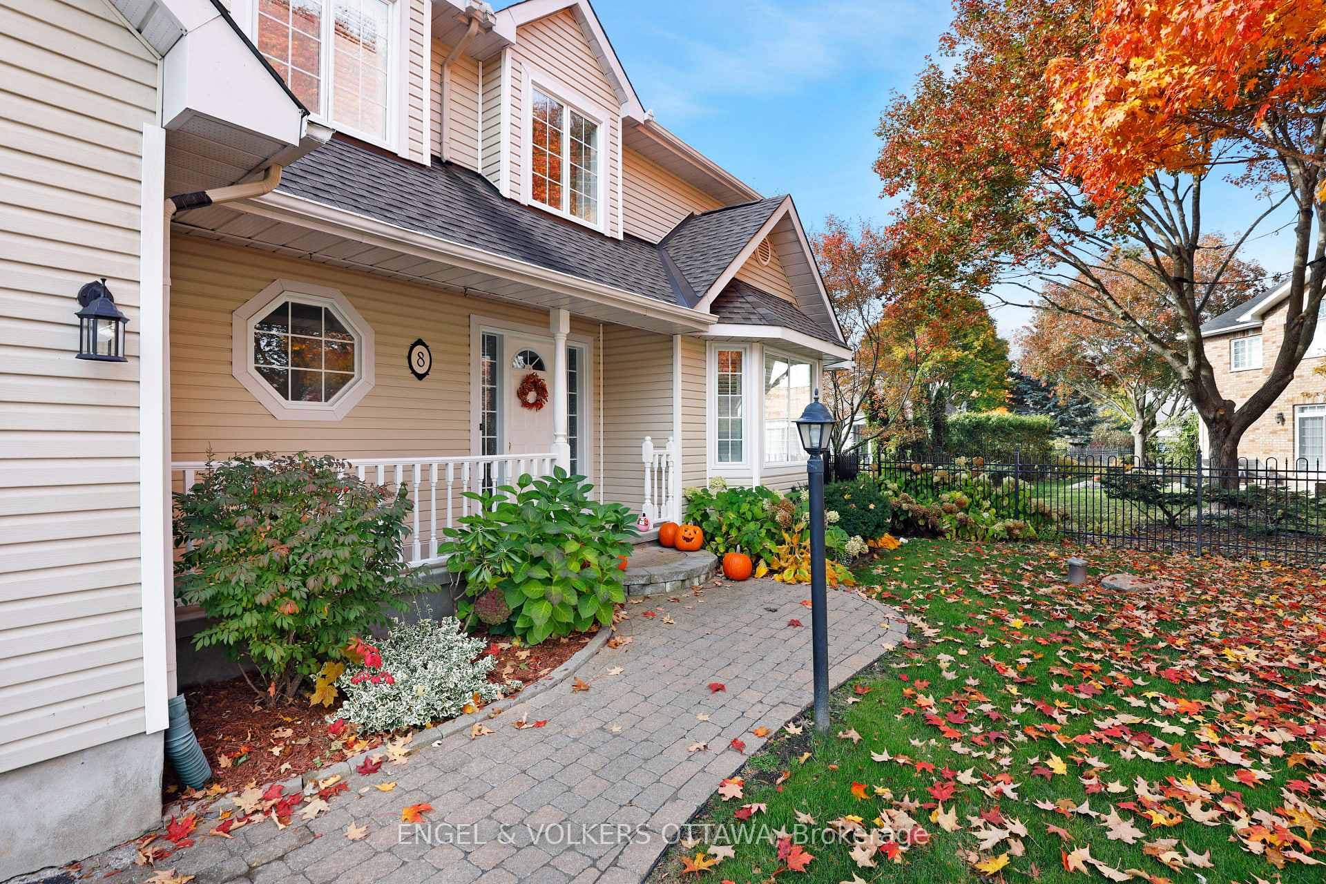8 Mary Hill Crescent photo 4