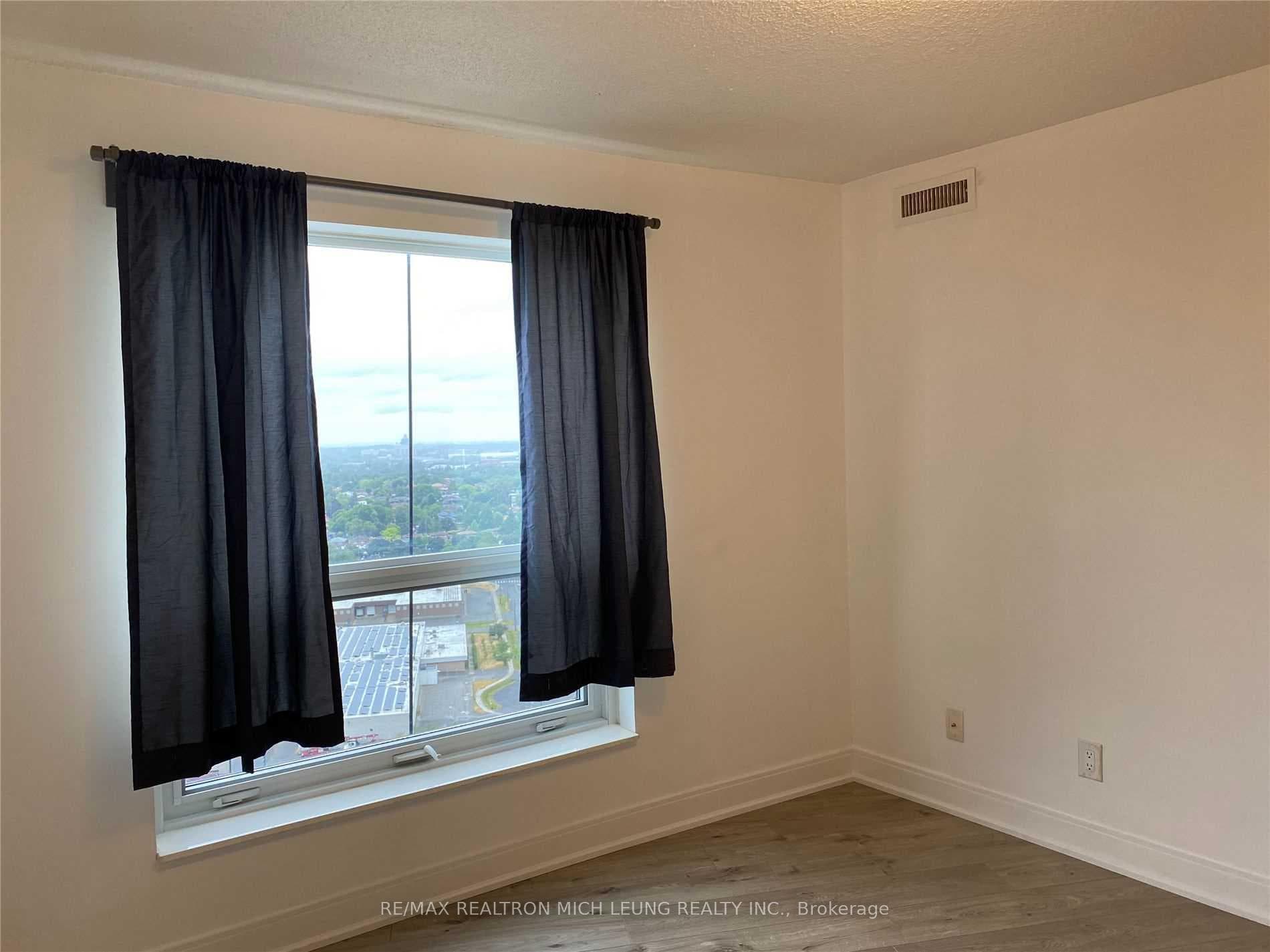135 Village Green Square Unit 2425 photo 9
