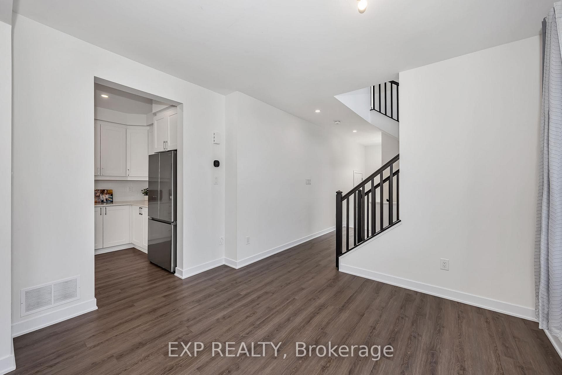 Dining room to kitchen