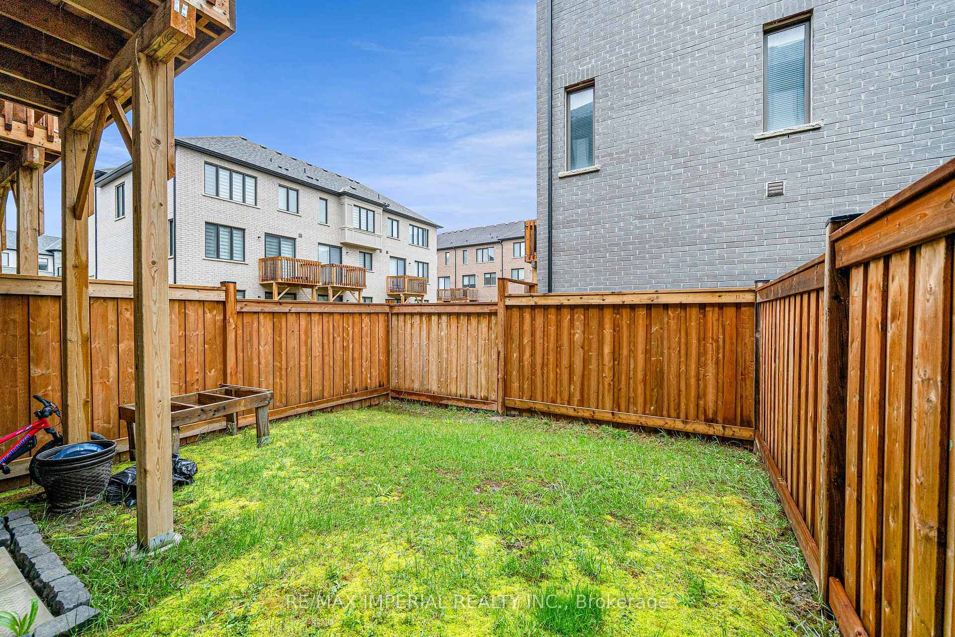 242 Vermont Avenue photo 36