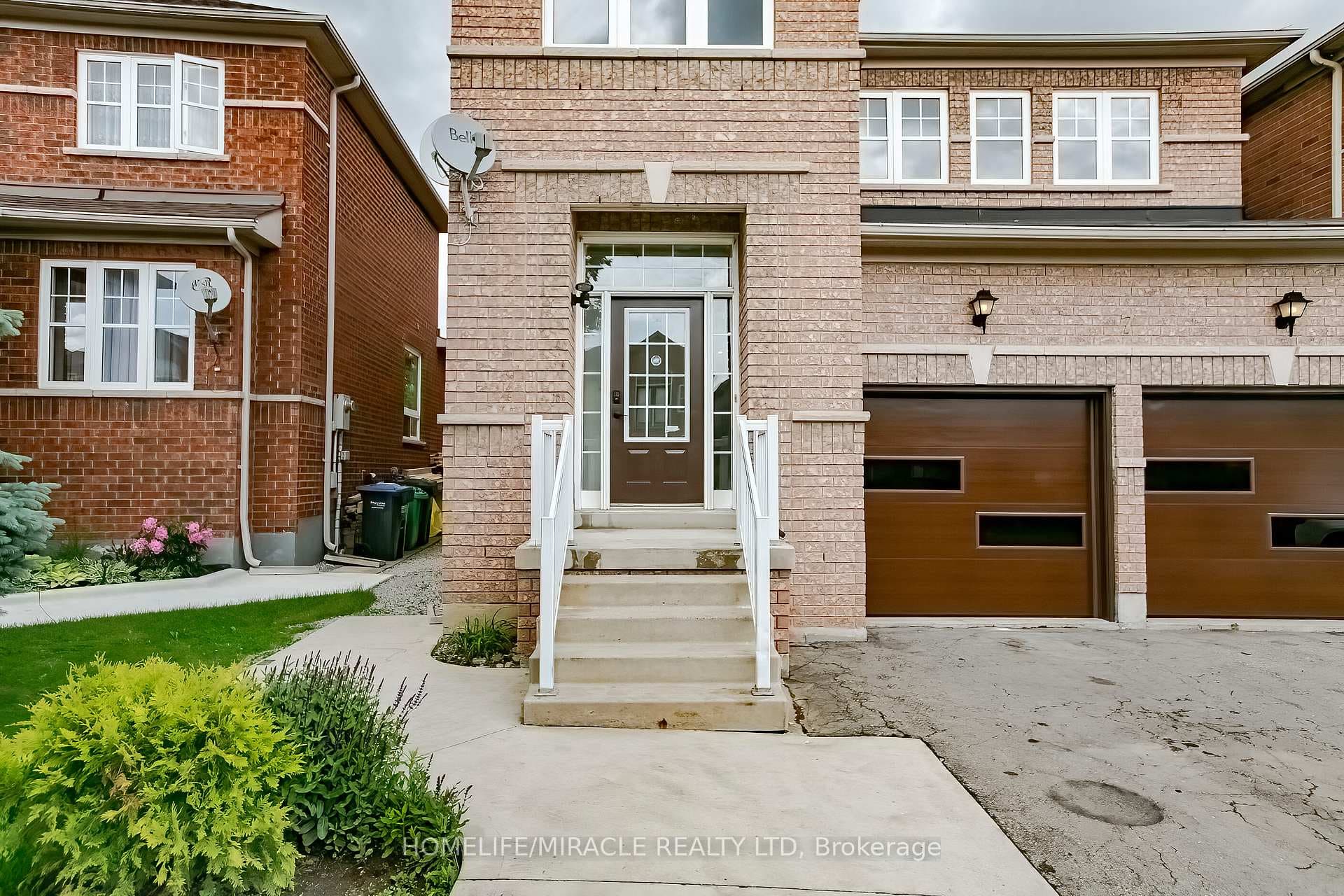 7 Stephanie Avenue photo 3
