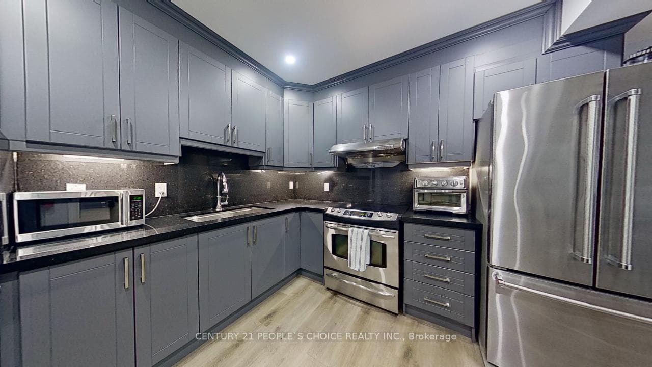 2195 Dewsbury Drive photo 2