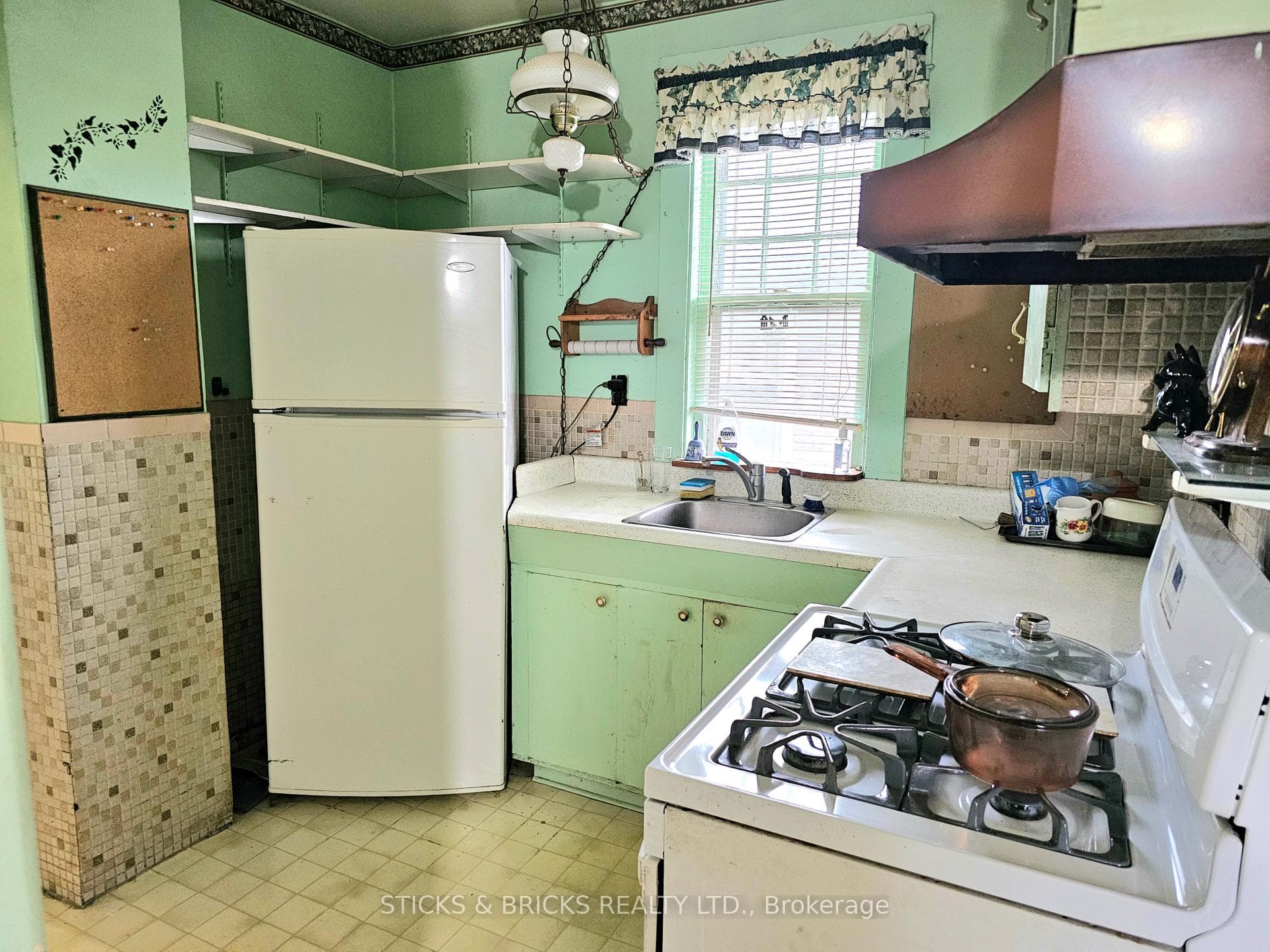 MAIN KITCHEN