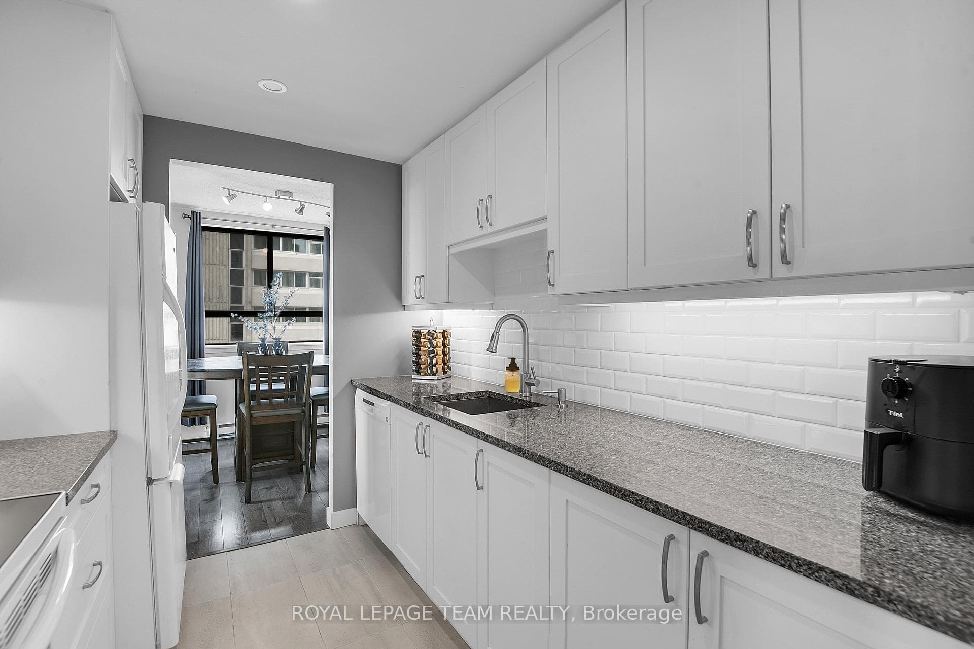 470 Laurier Avenue Unit 1407 photo 22