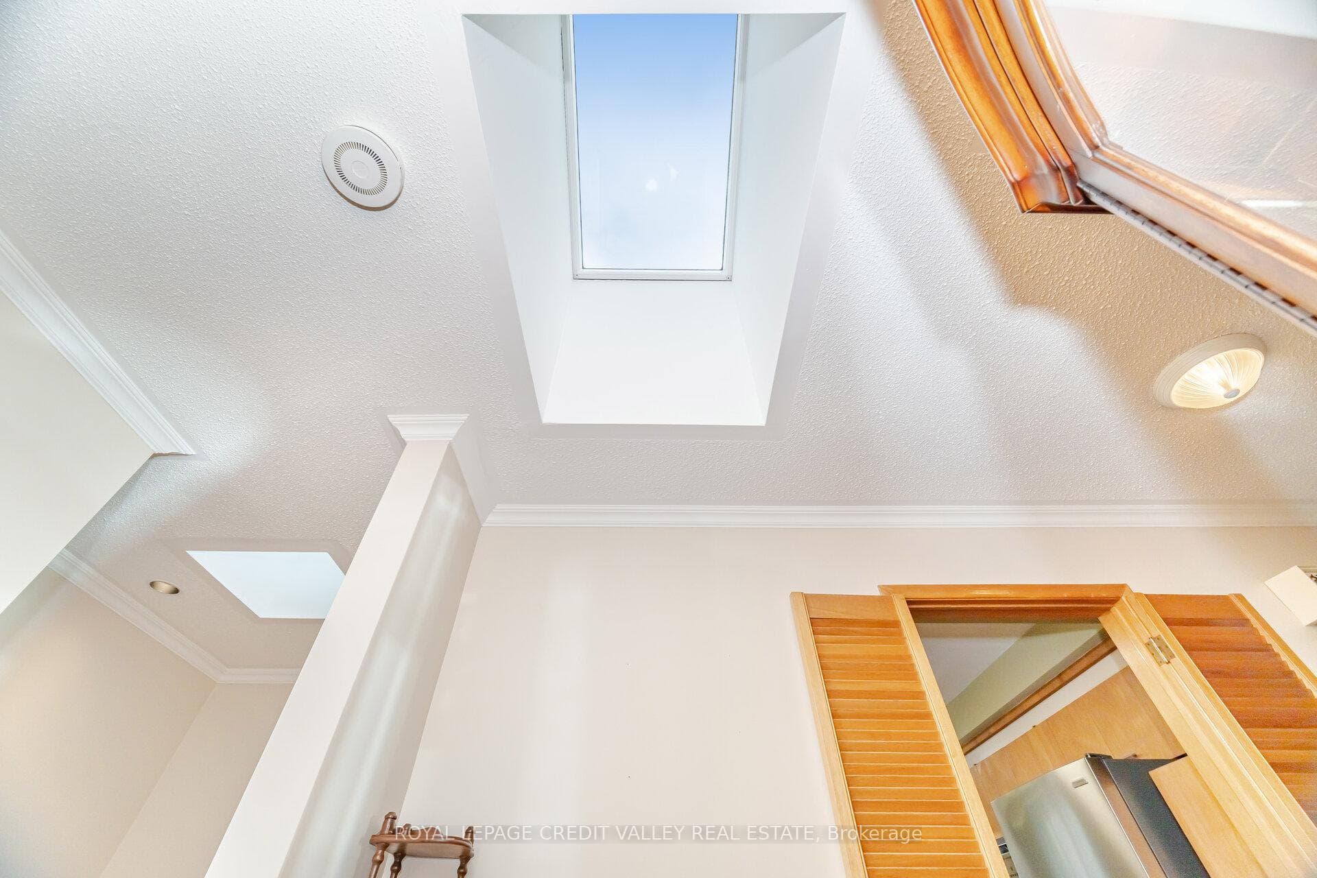 1017 Streamway Crescent photo 23