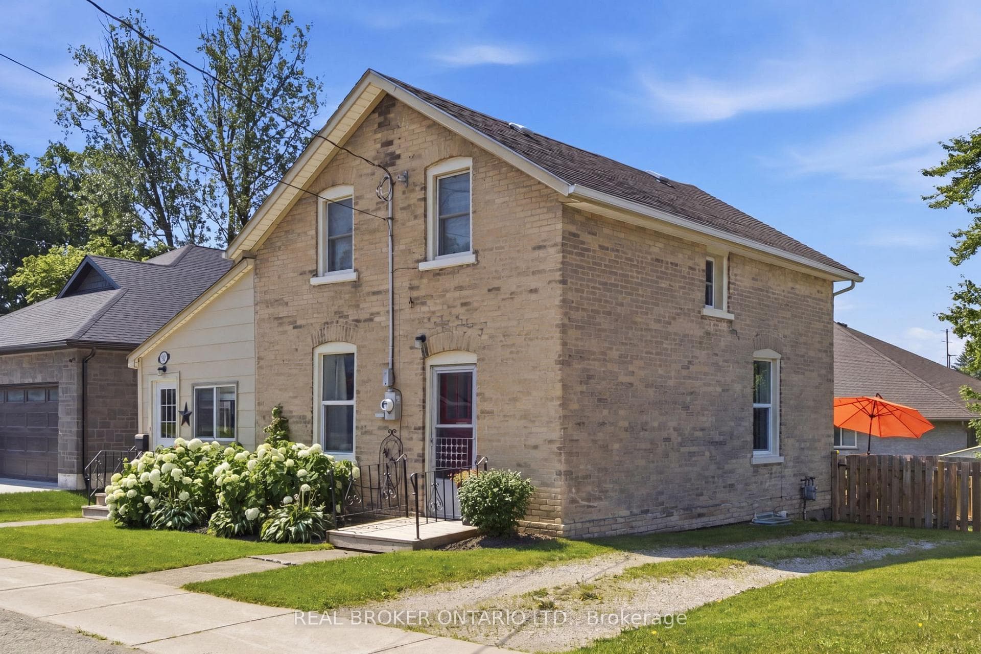 520 Elma Street photo 3