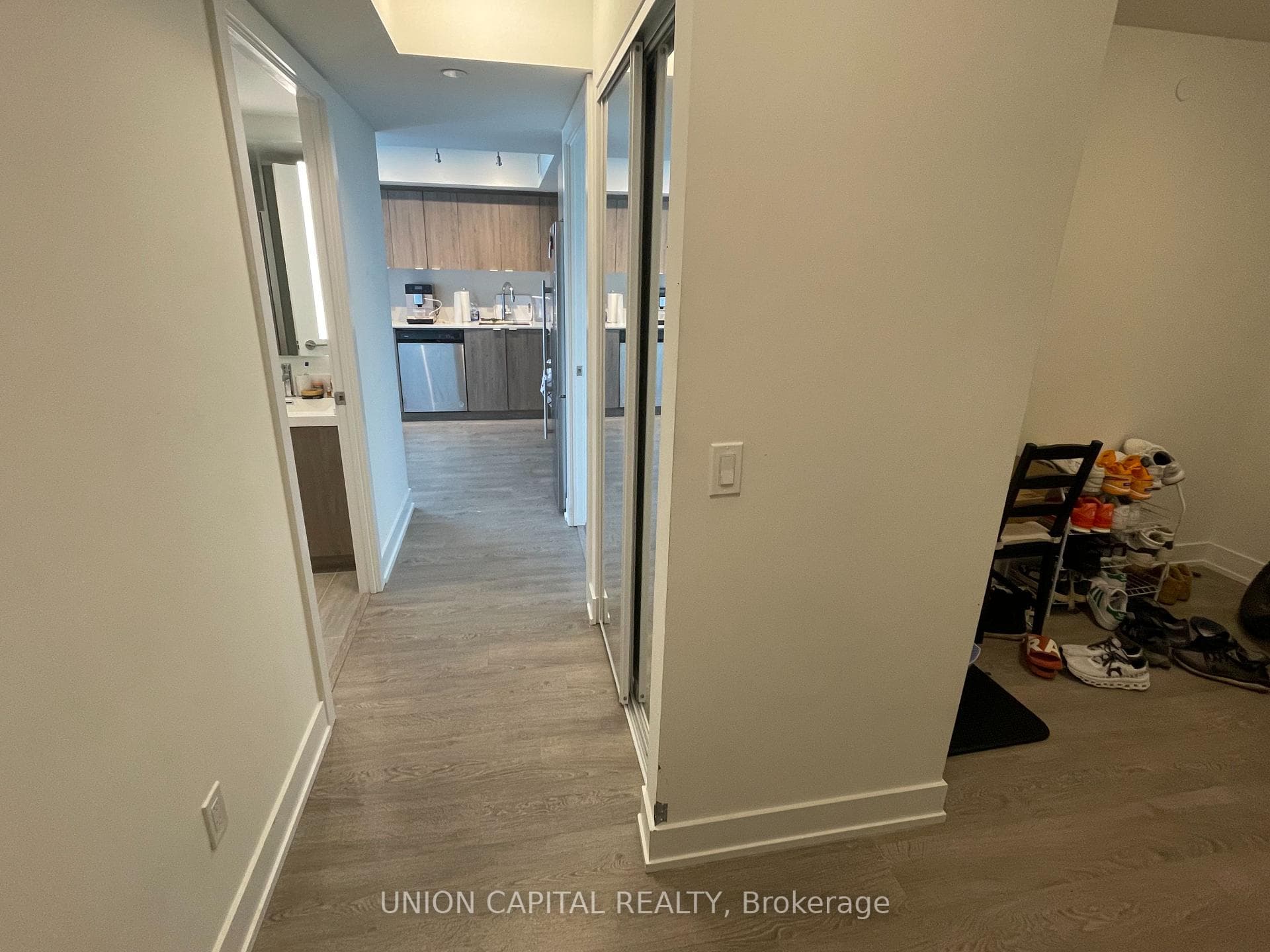 5 Mabelle Avenue Unit 835 photo 3