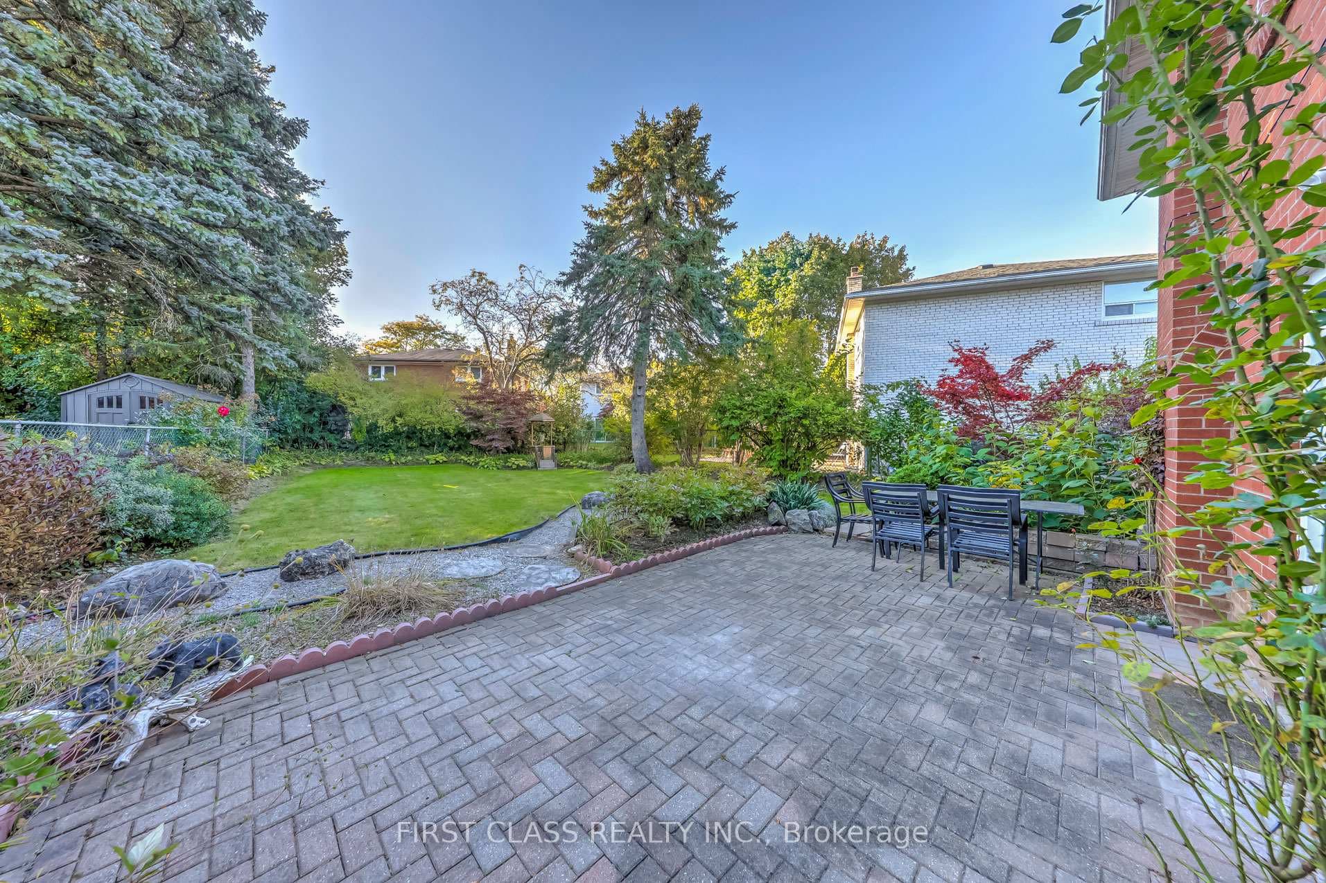 48 Mandel Crescent photo 33