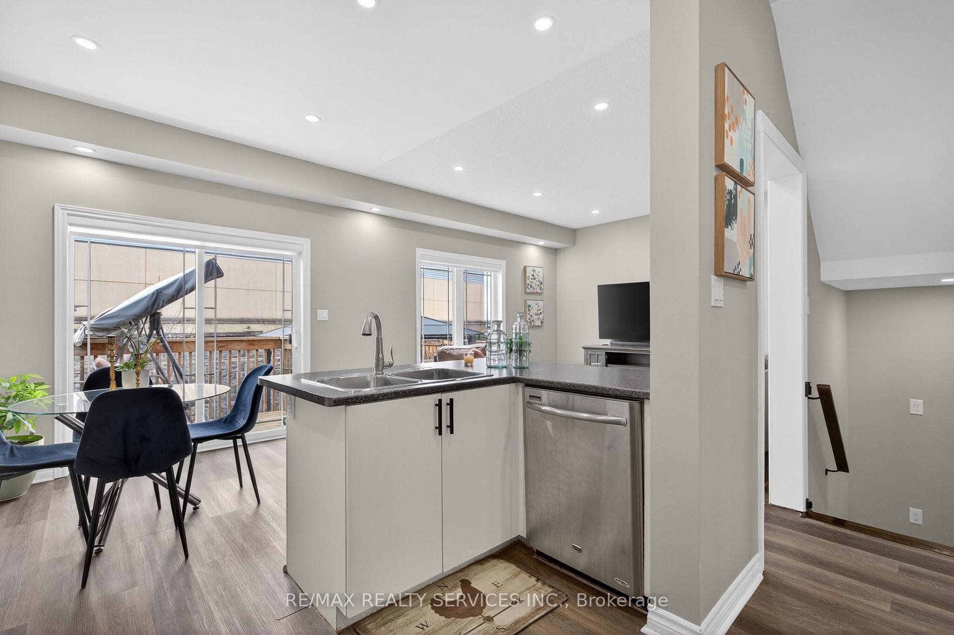 69 Mantz Crescent photo 22