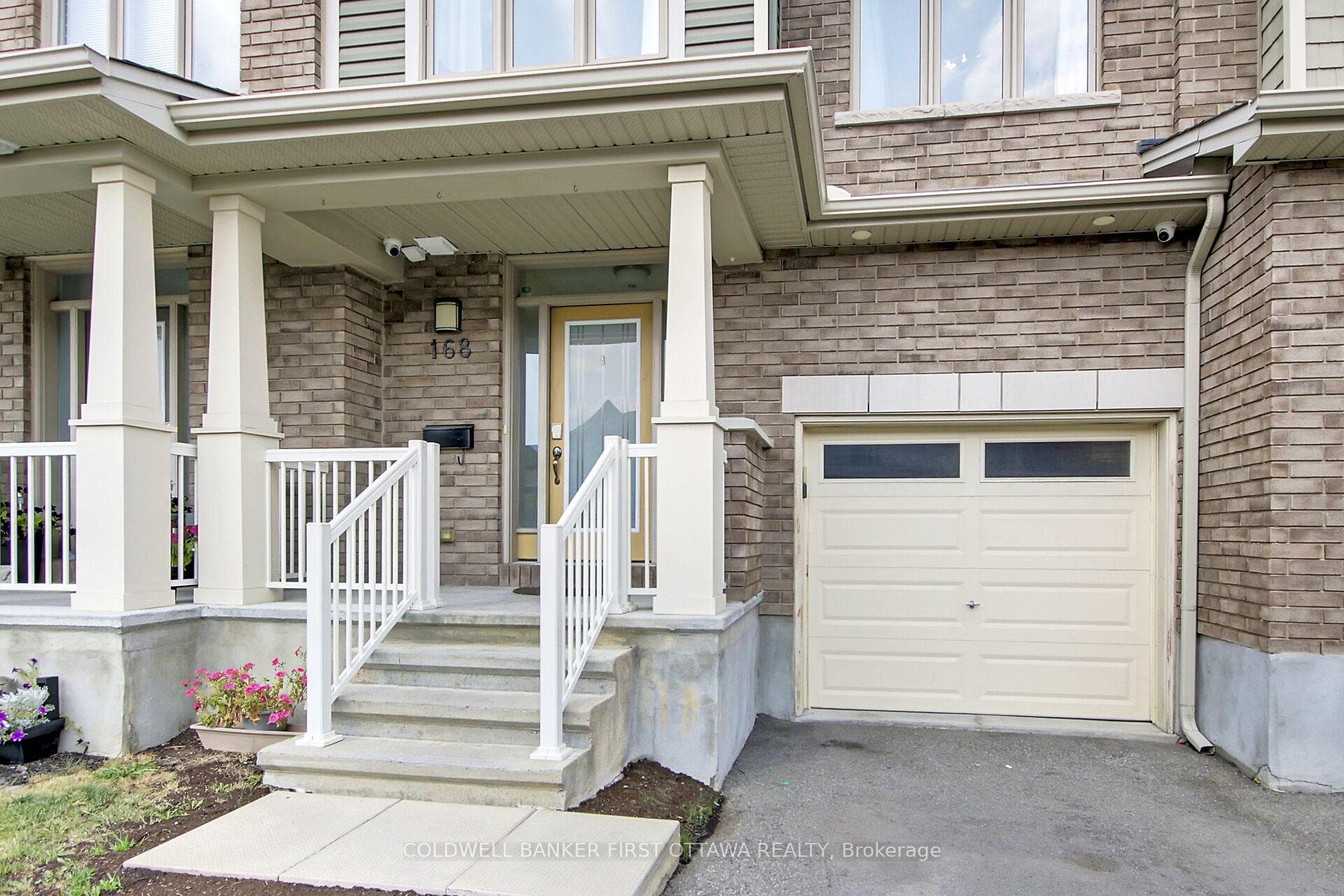 168 Hawkshaw Crescent photo 2