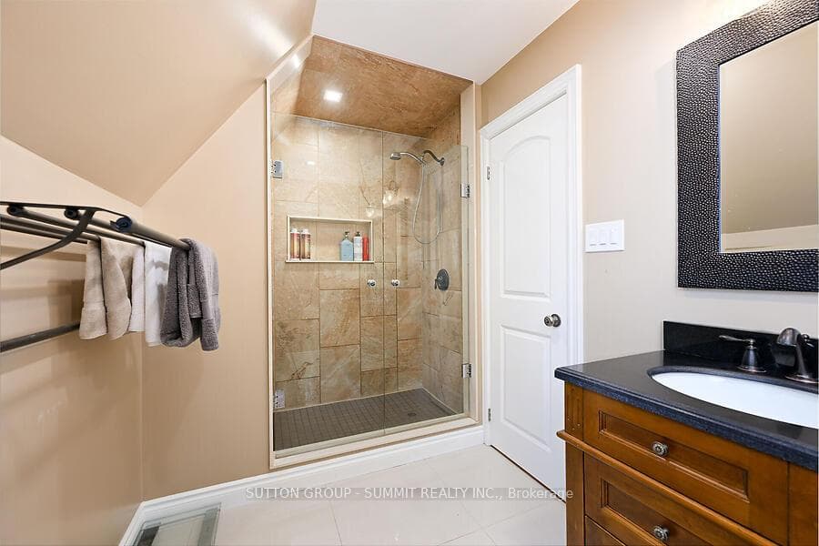 1229 Valens Road photo 16