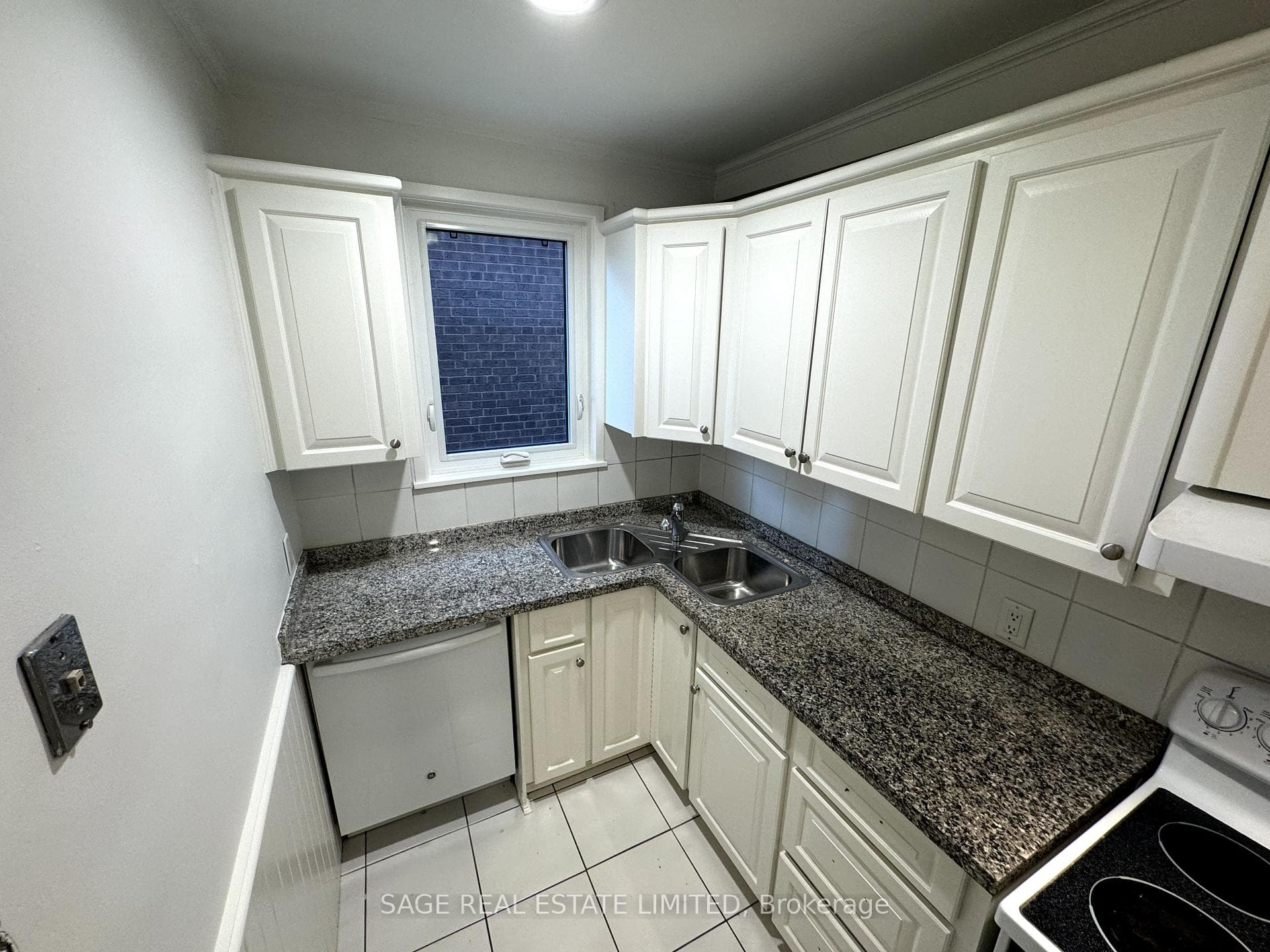 1077 Avenue Rd A