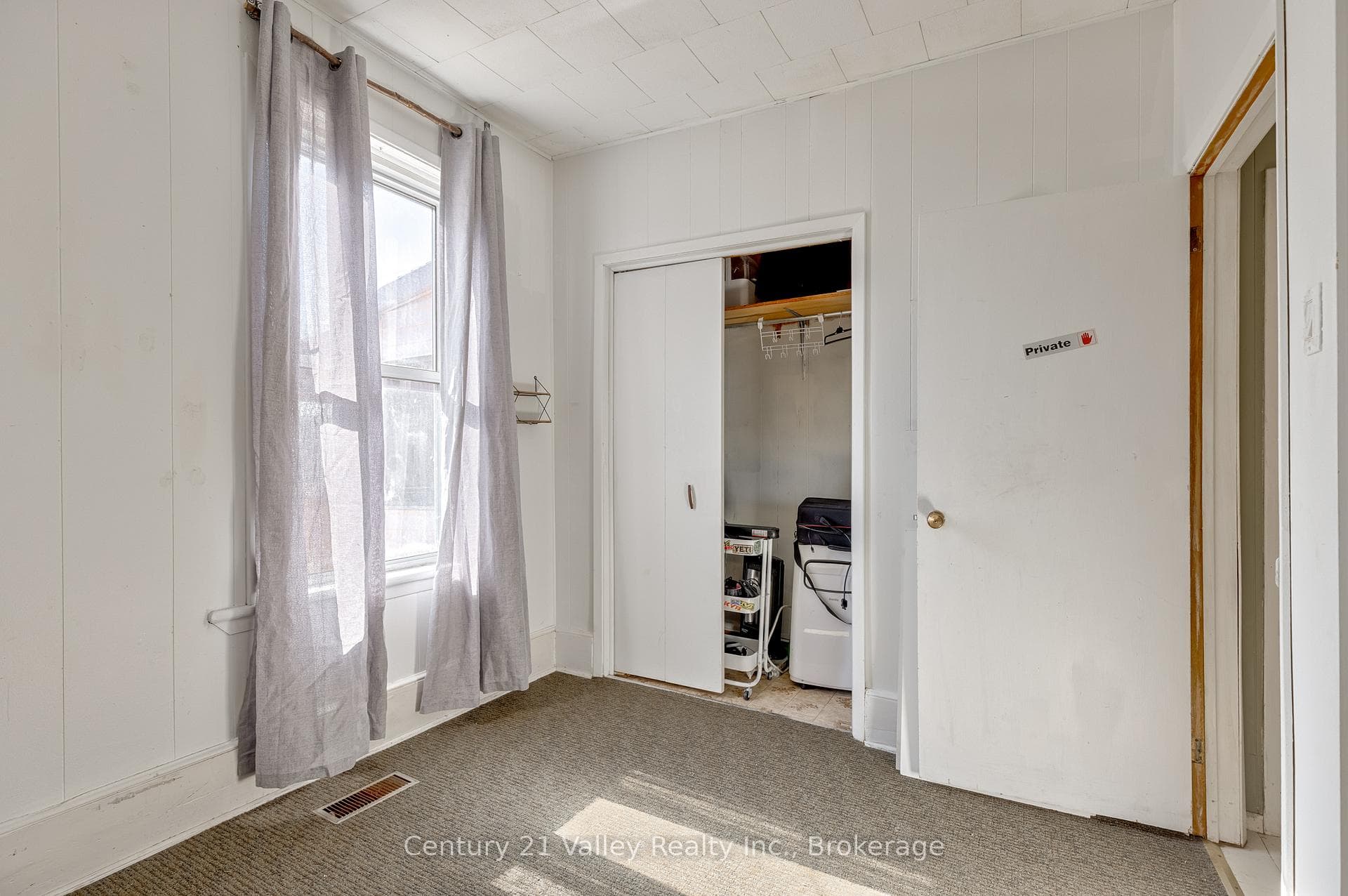 442 Moffat Street photo 26