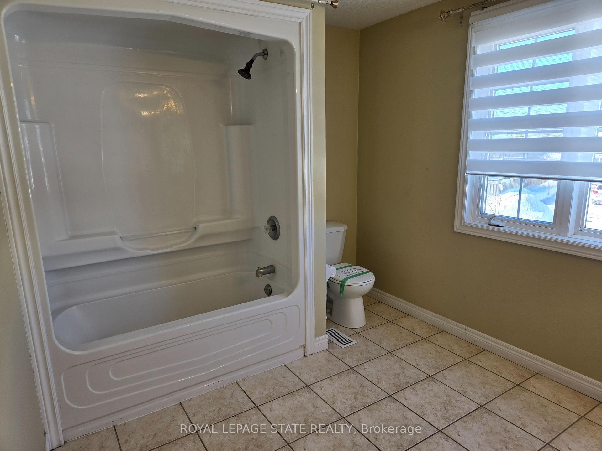 168 Whittaker Crescent photo 9