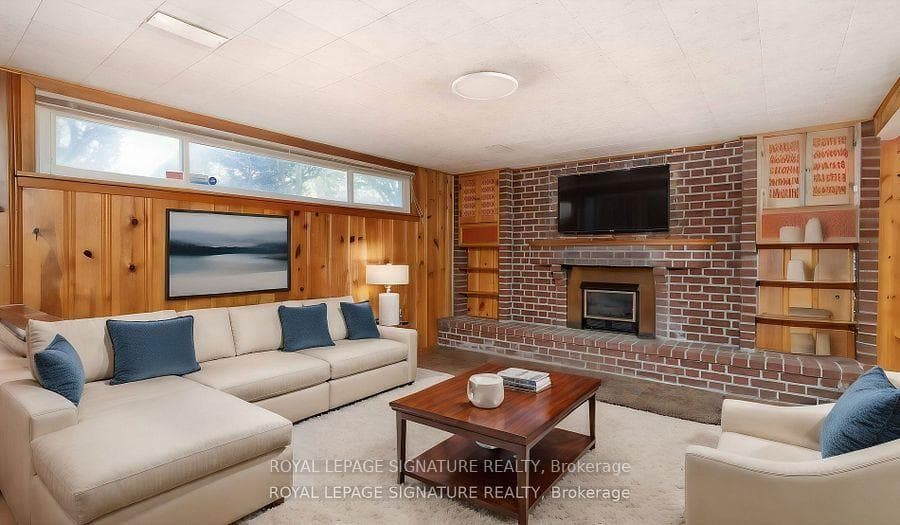 V/S recreational room with above ground window