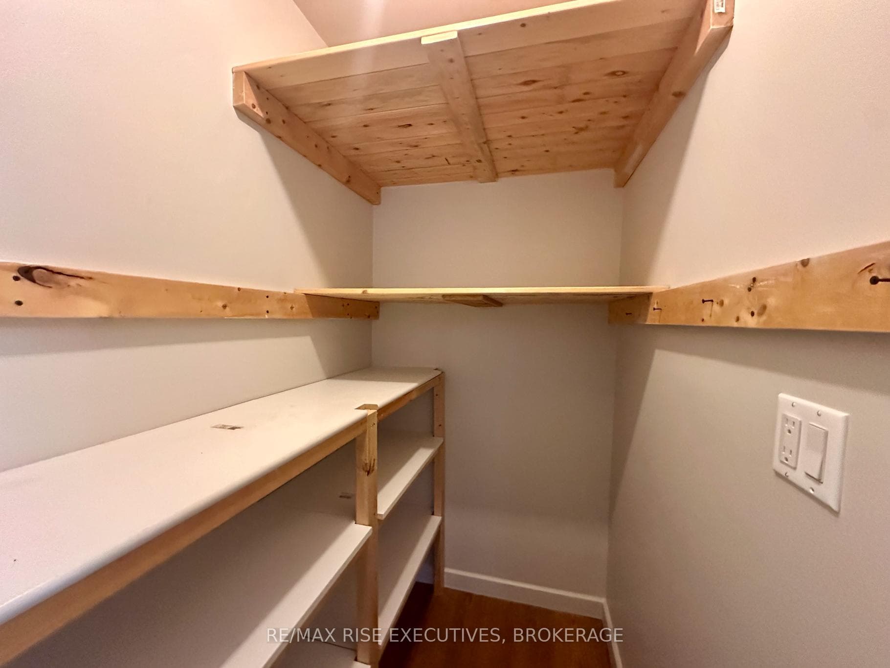 1020 Pembridge Crescent Unit 119 photo 14