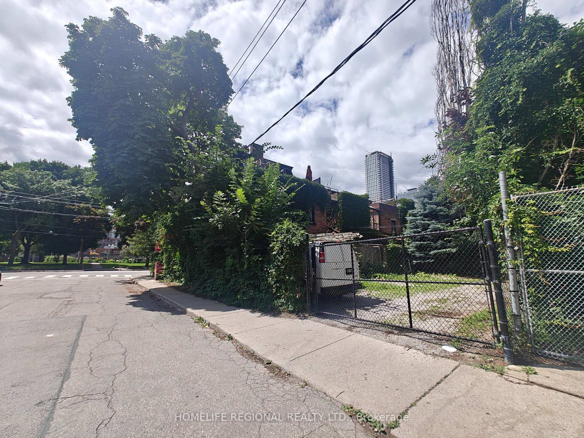 130 Shuter Street photo 36