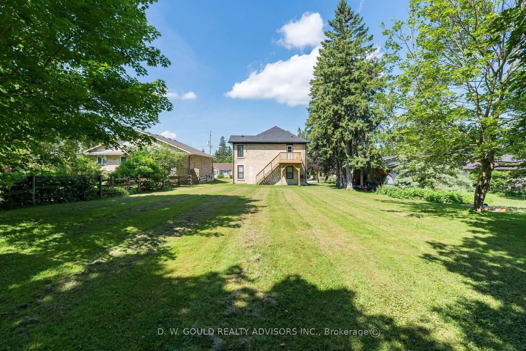 330 William Street photo 45