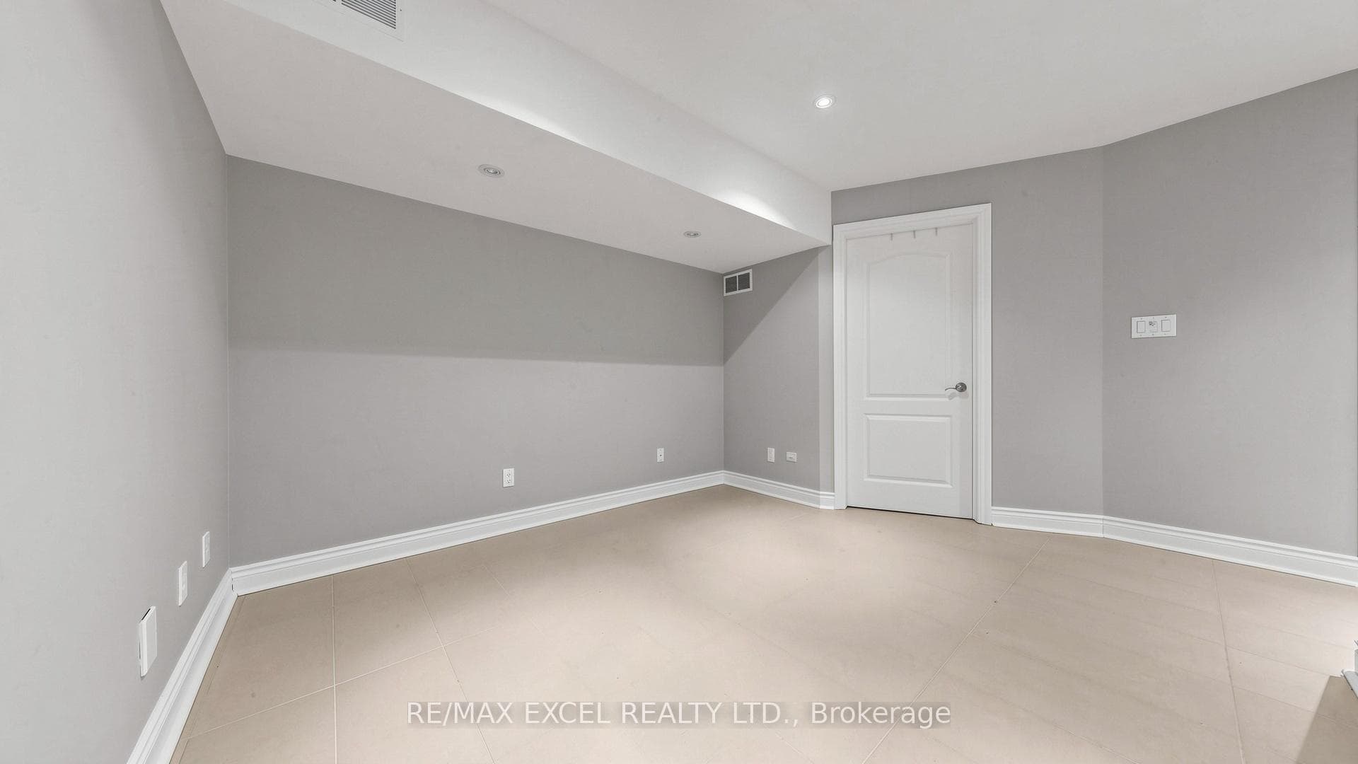 72 Suncrest Boulevard photo 39