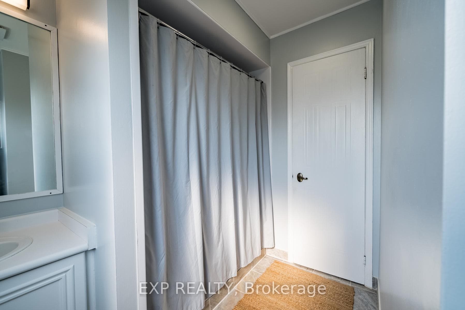 896 Fairbanks Road photo 19