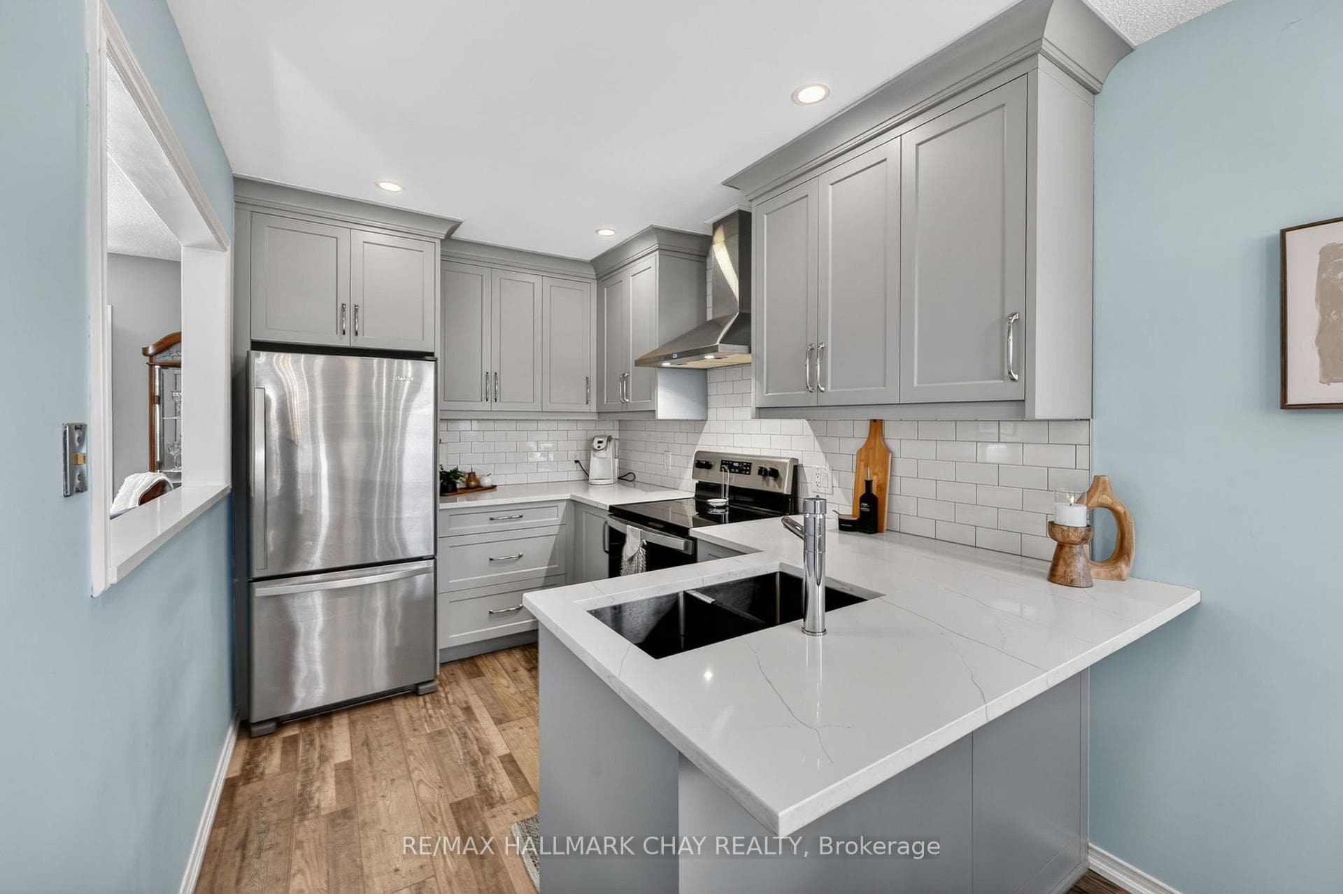 194 Wessenger Drive photo 6