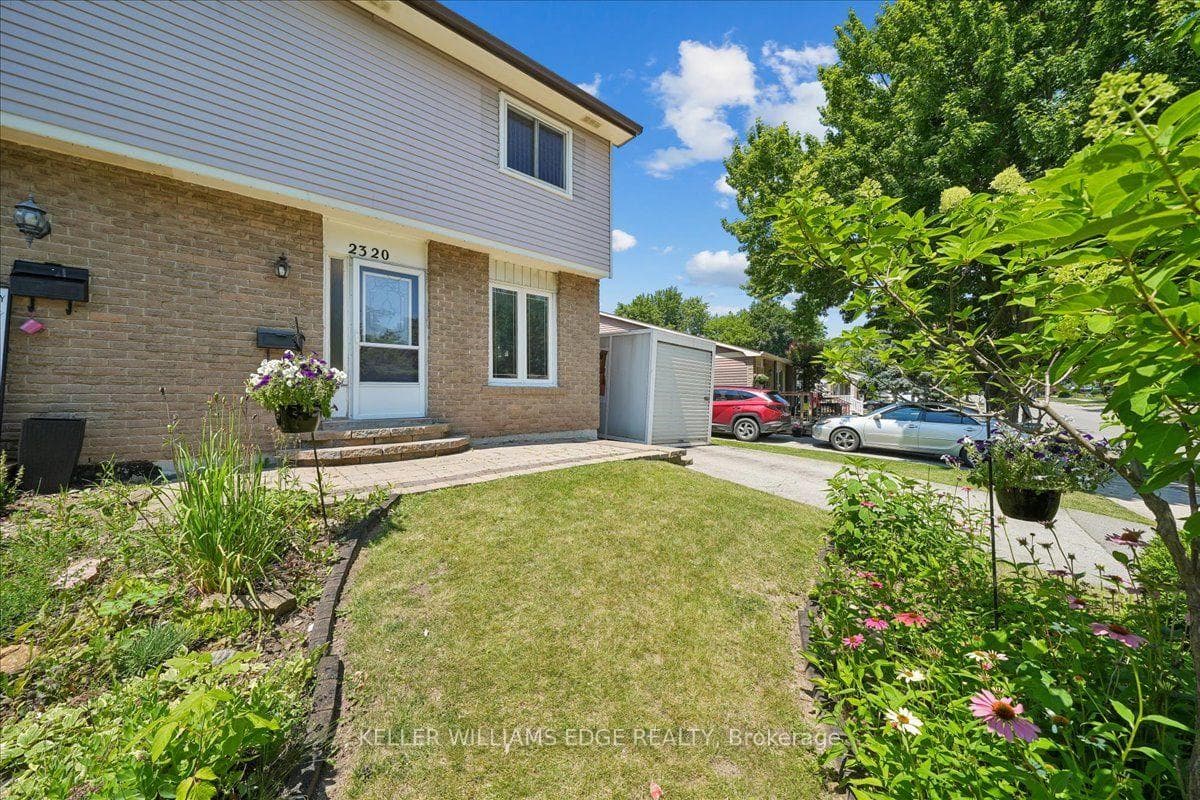 2320 Middlesmoor Crescent photo 3