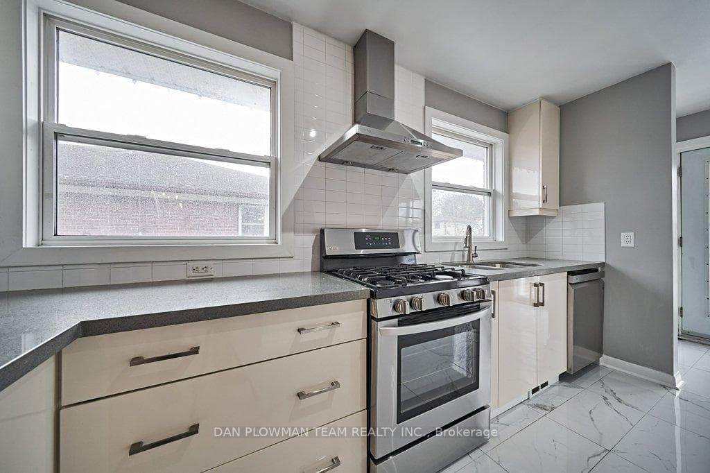 181 Waverly Street Unit Upper photo 2
