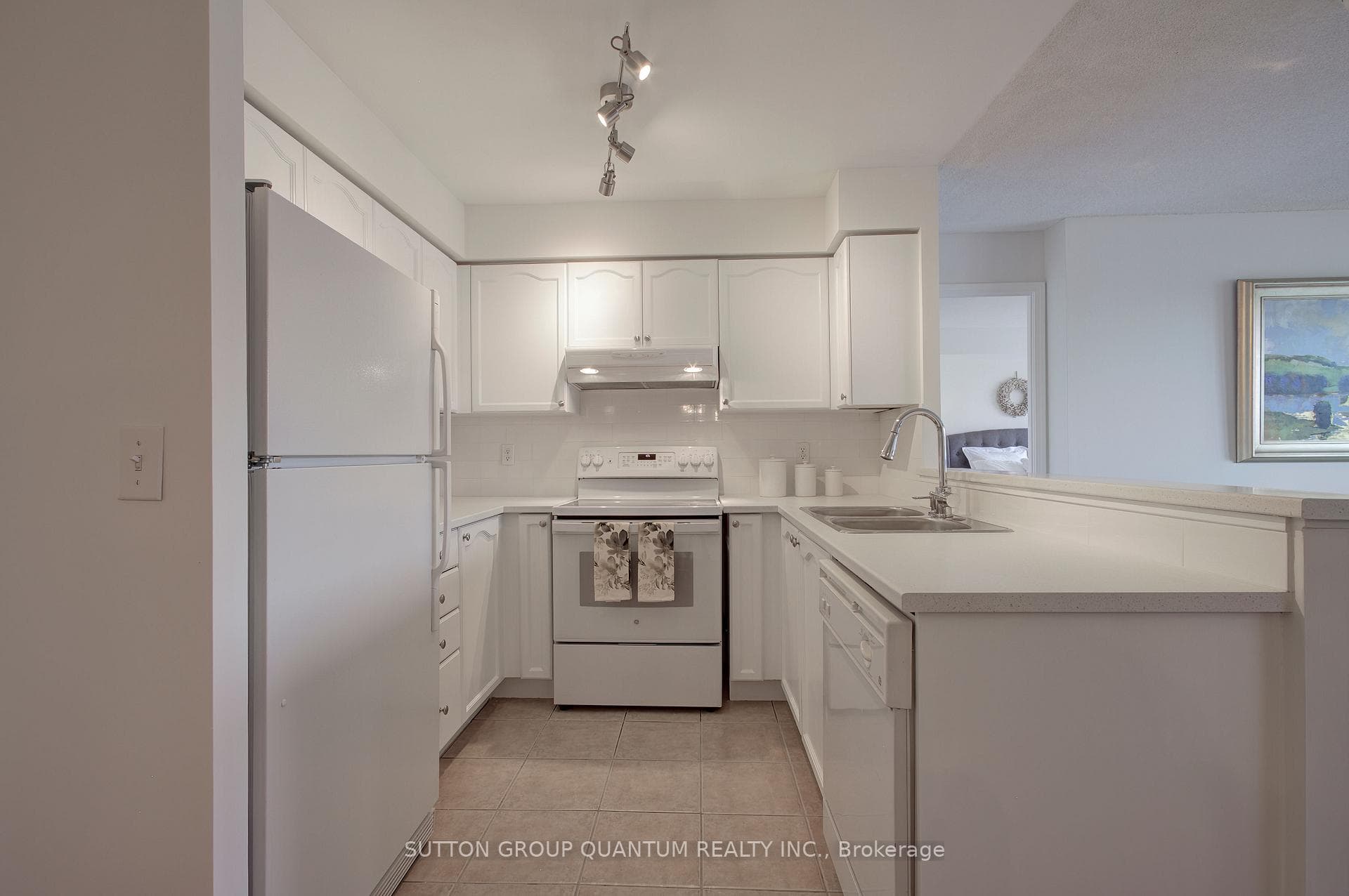 2545 Erin Centre Boulevard Unit 301 photo 12