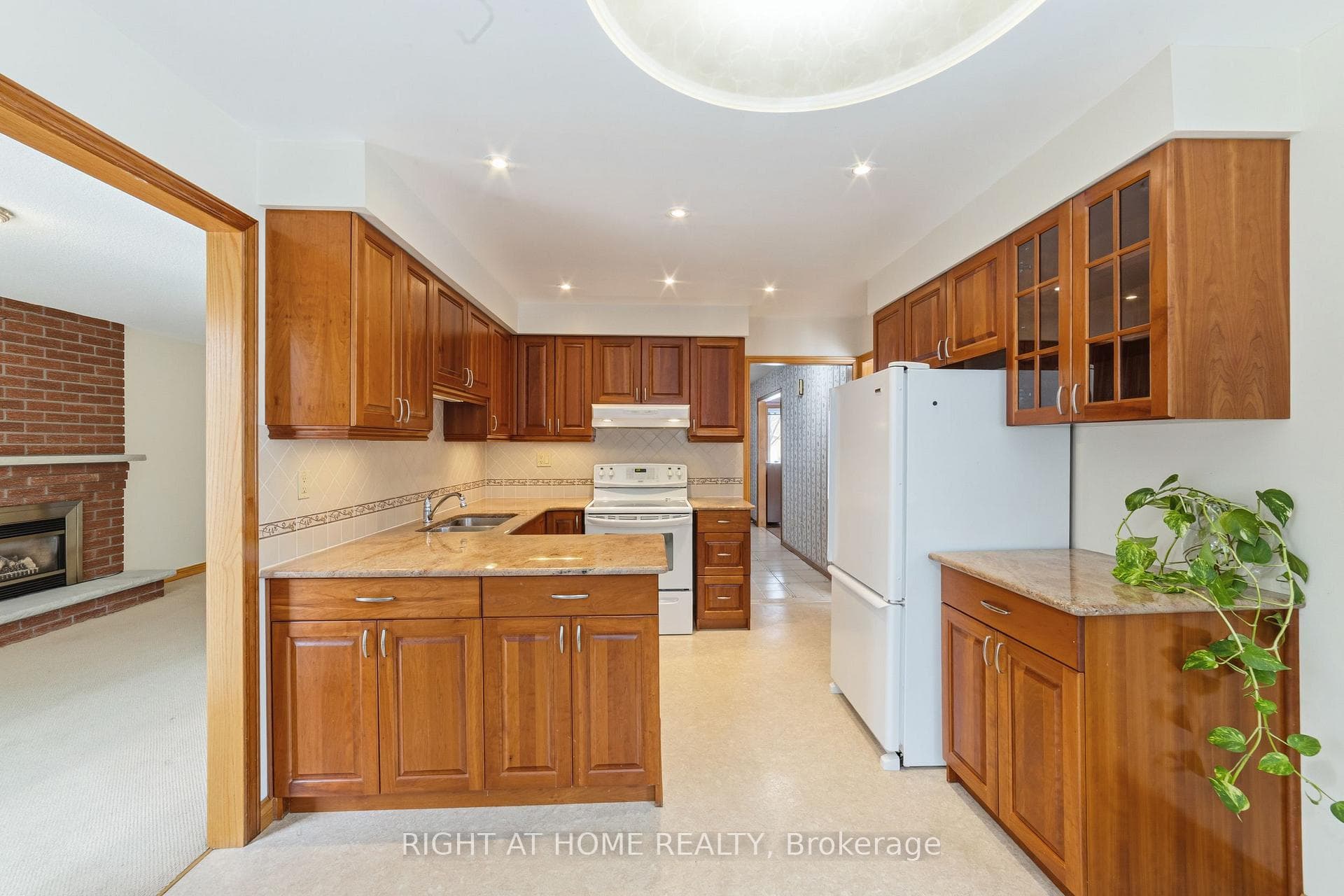 2084 Pen Street photo 13
