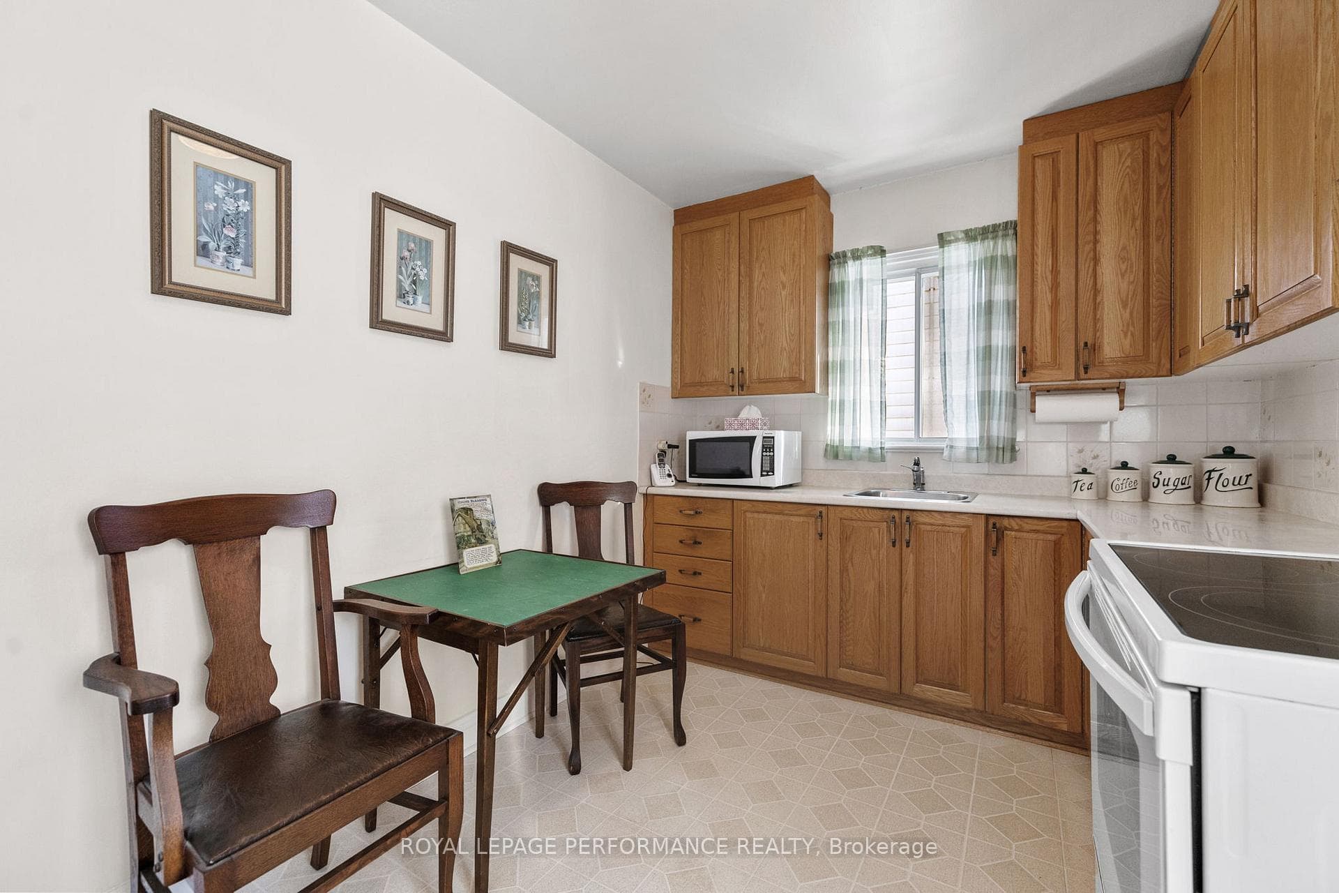 1084 Richard Avenue photo 11