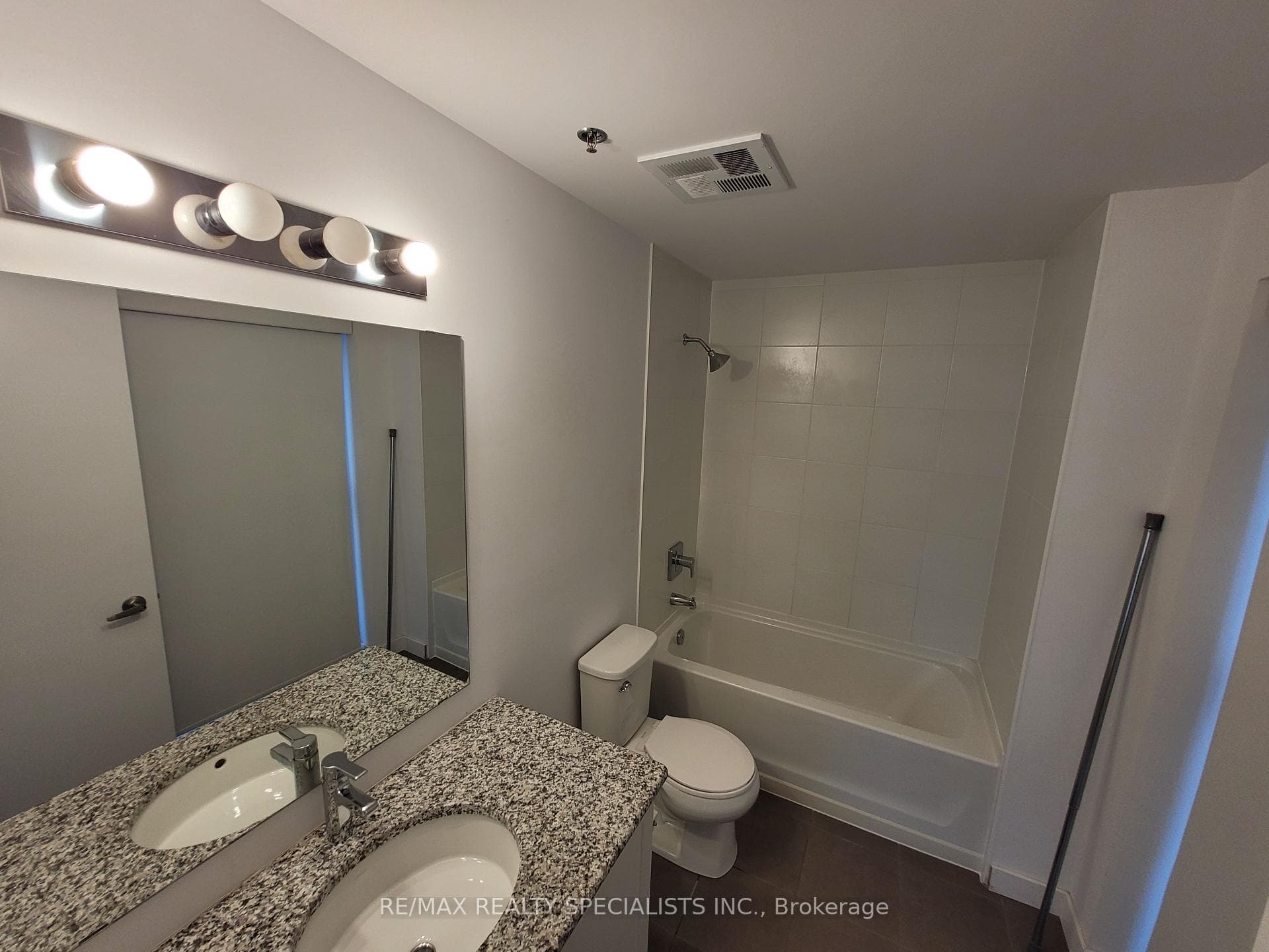 2490 Old Bronte Road Unit 506 photo 9