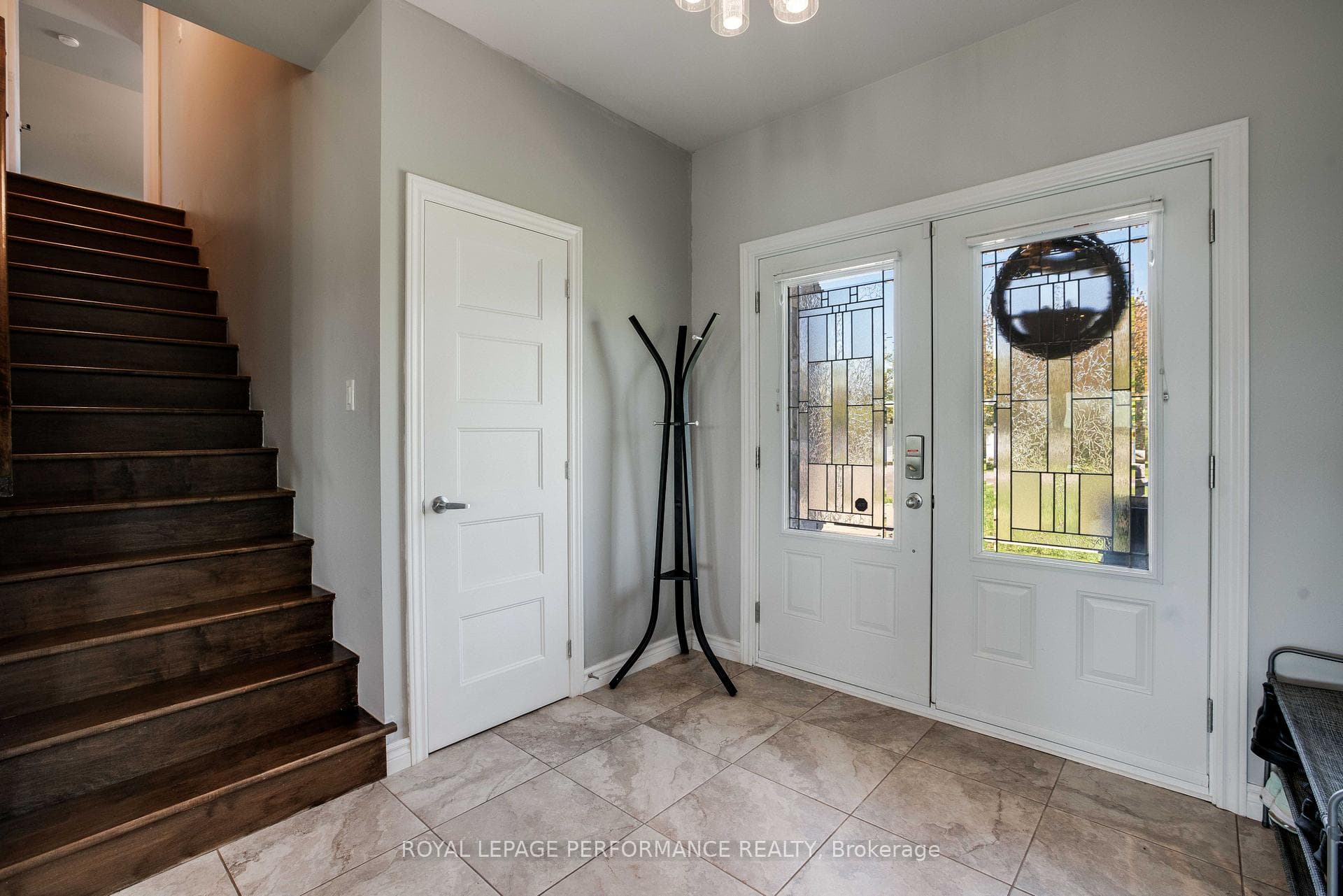 Generous foyer with stairway to loft / family rm