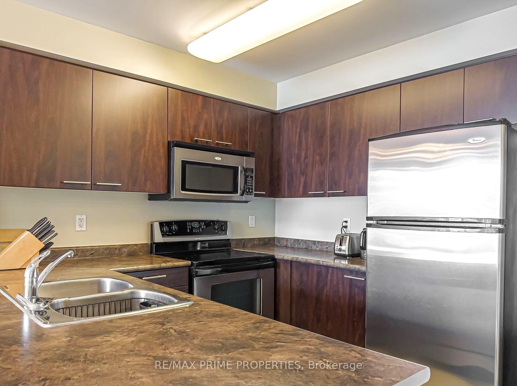 350 Red Maple Road Unit 704 photo 5