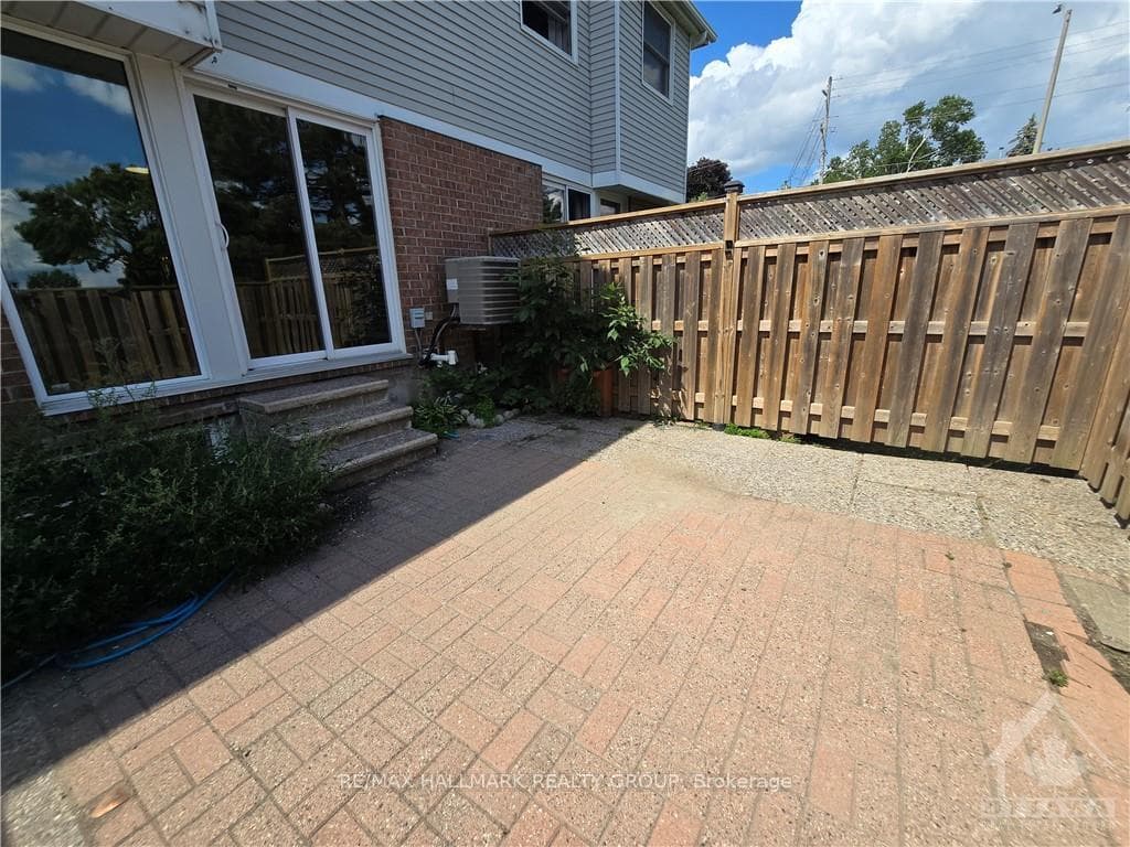 20 BENTBROOK Crescent photo 25