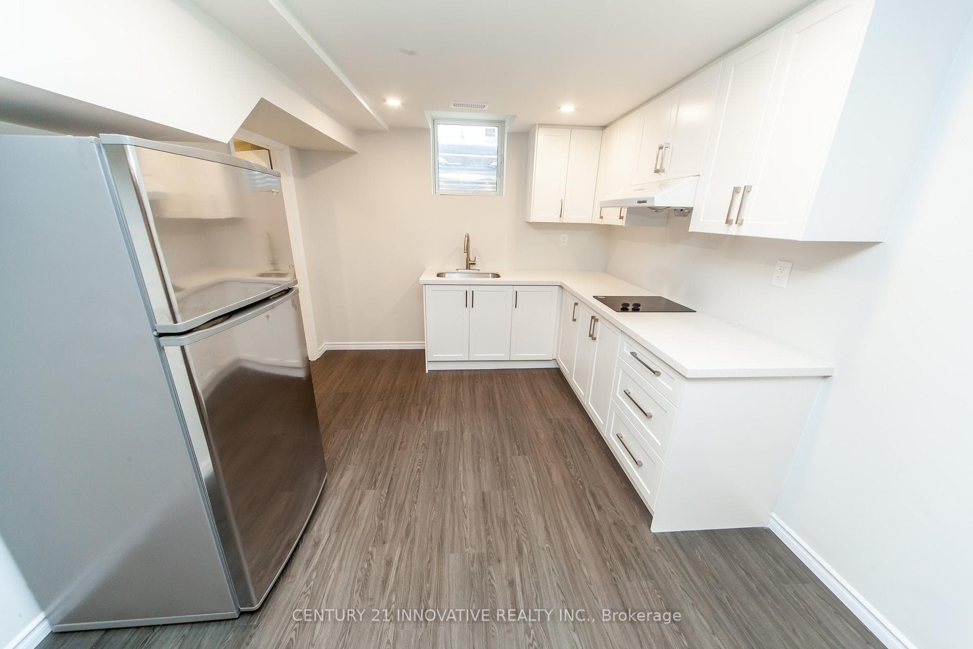 1075 Wildrose Crescent Unit B photo 13
