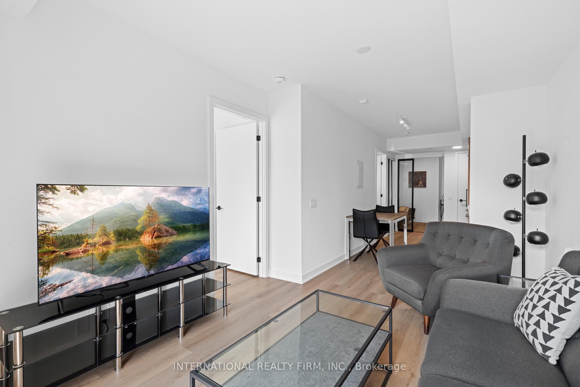 5 Lakeview Avenue Unit 409 photo 7
