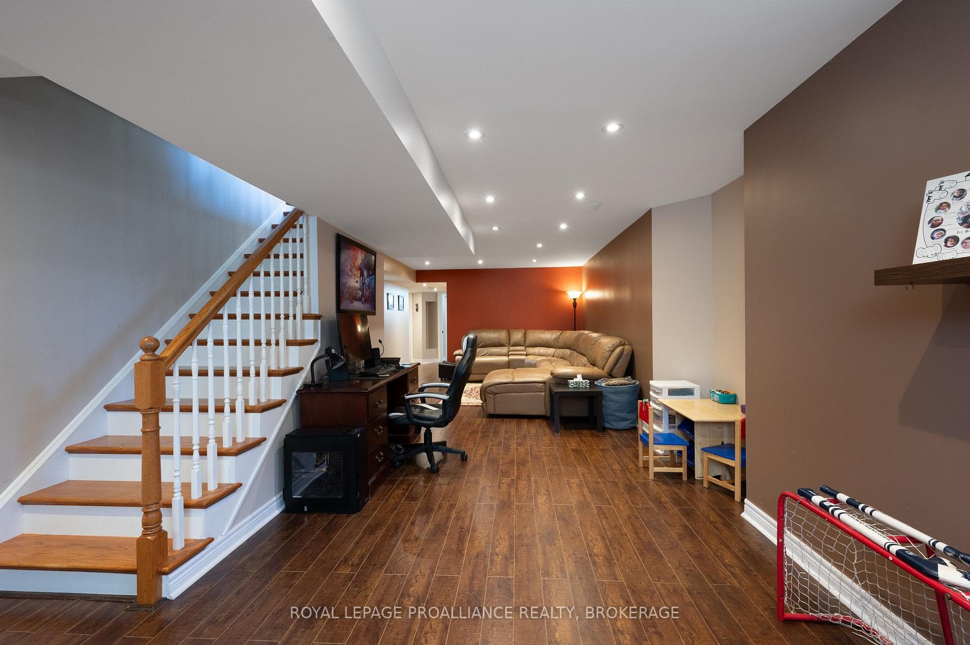 66 Davey Crescent photo 20