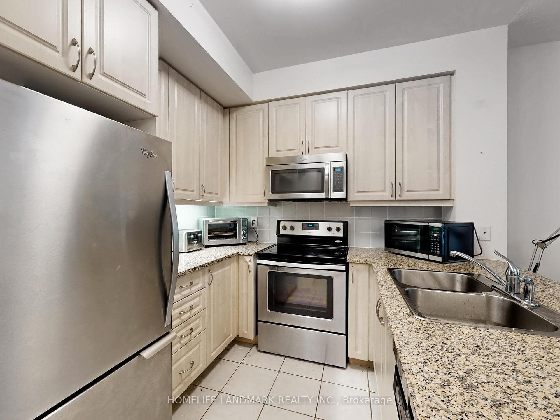 25 Lower Simcoe Street Unit 328 photo 11
