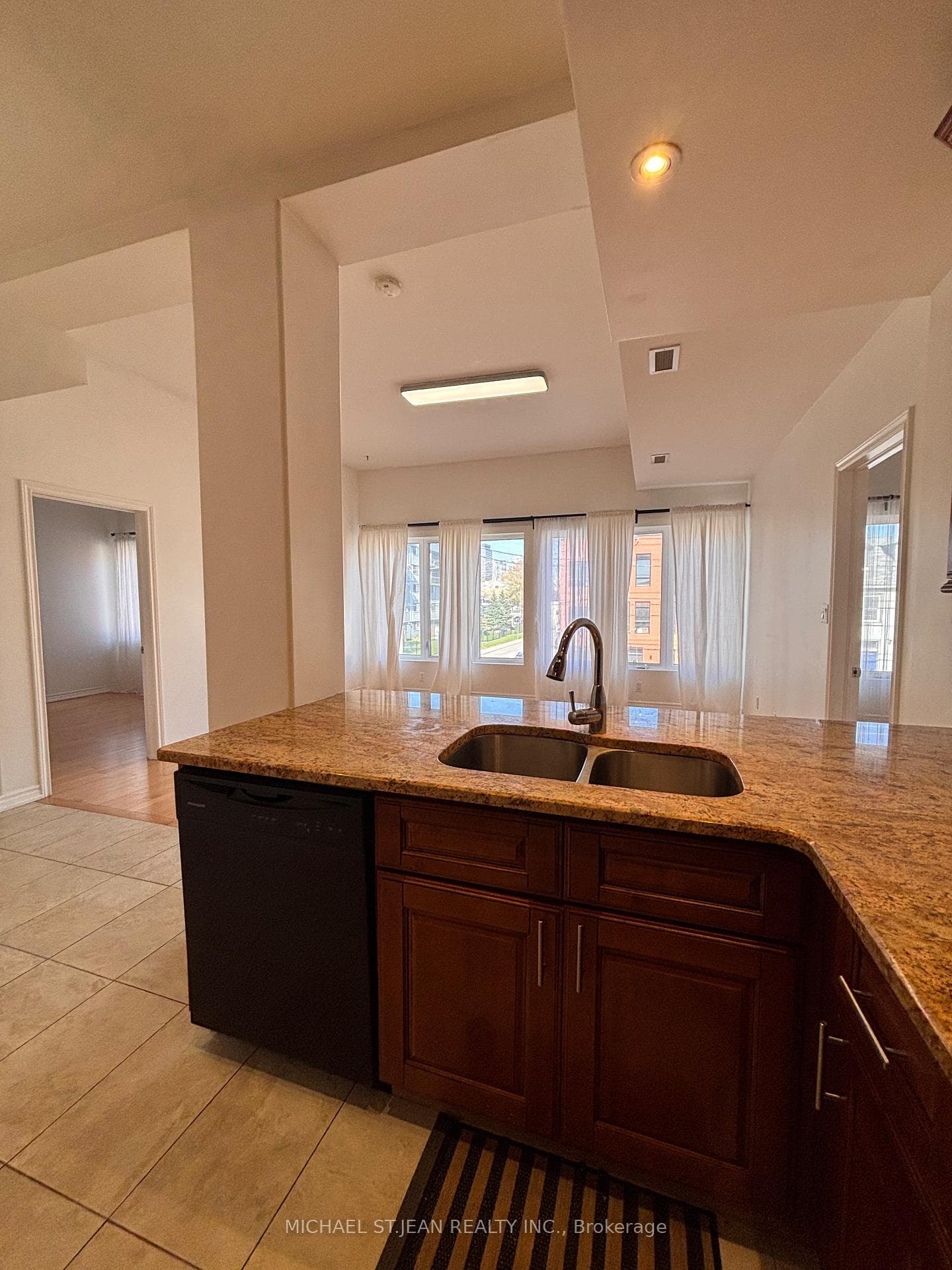 130 Wellington Street Unit 201 photo 5