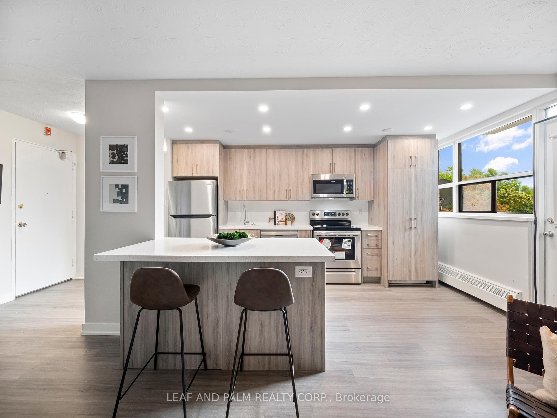 150 Colborne Avenue Unit 402 photo 3