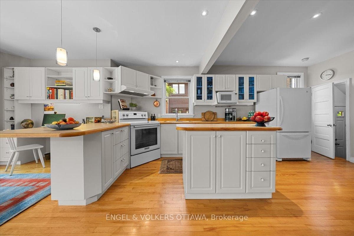 4 Allan Place photo 10