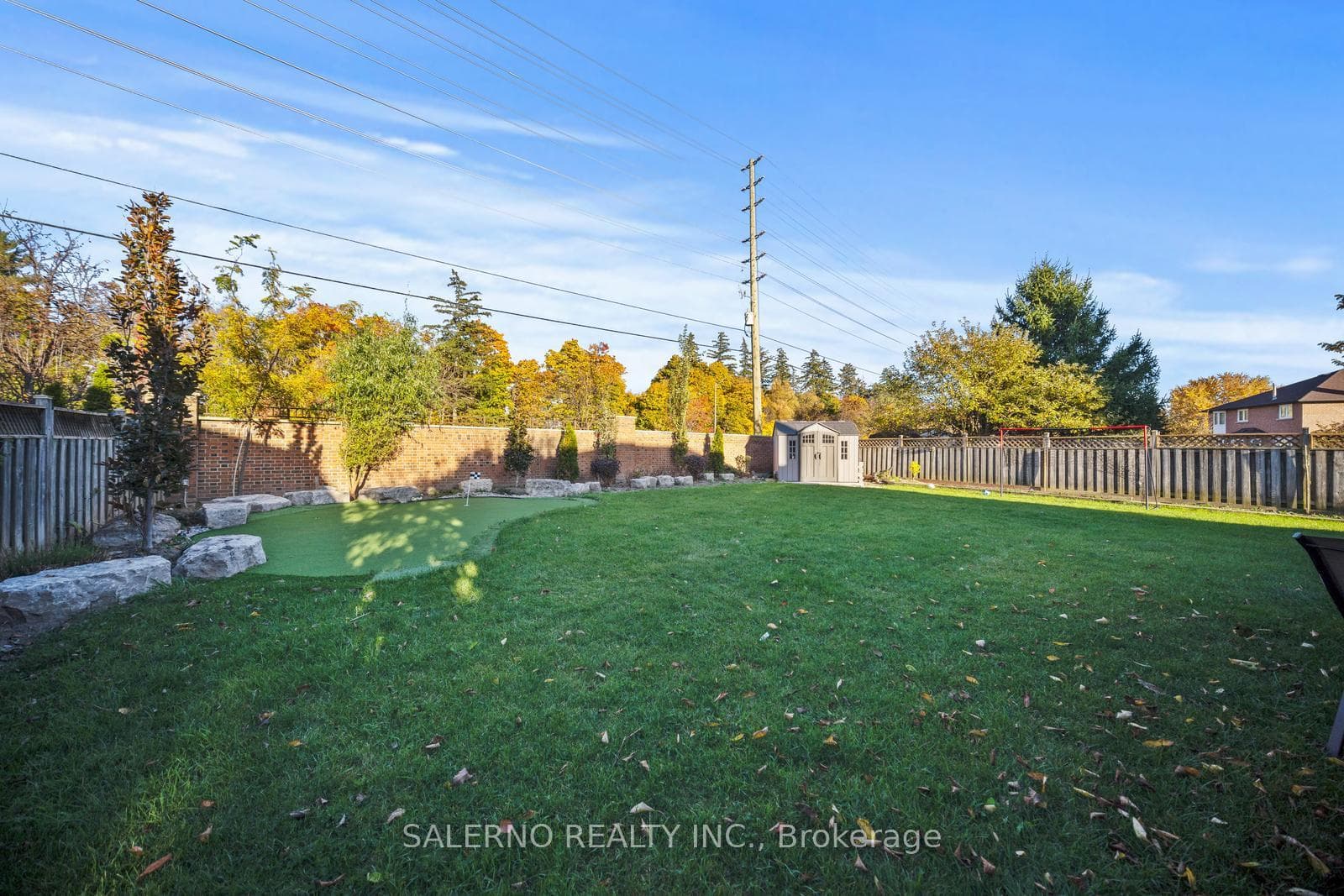 11 Calgary Gardens photo 37