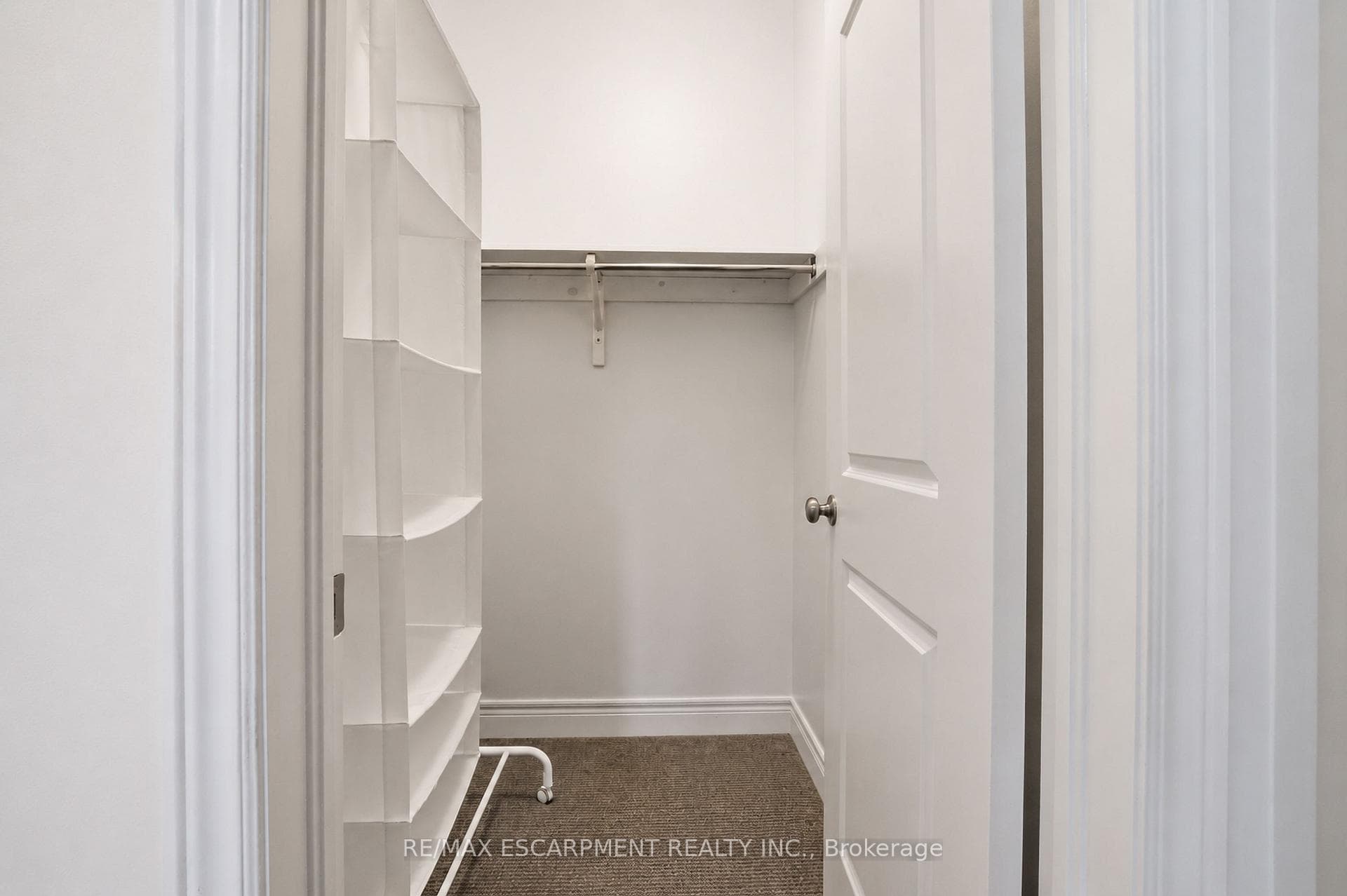 33 Pierpoint Drive photo 7