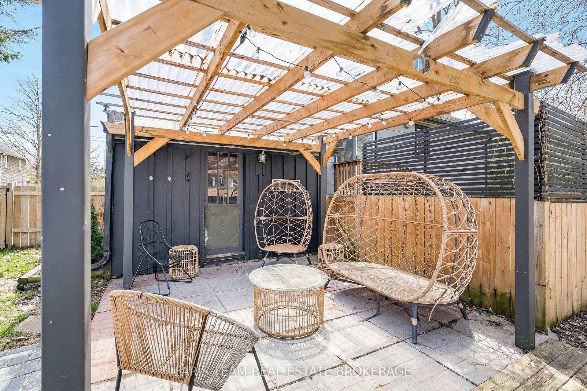 222 William Street photo 32