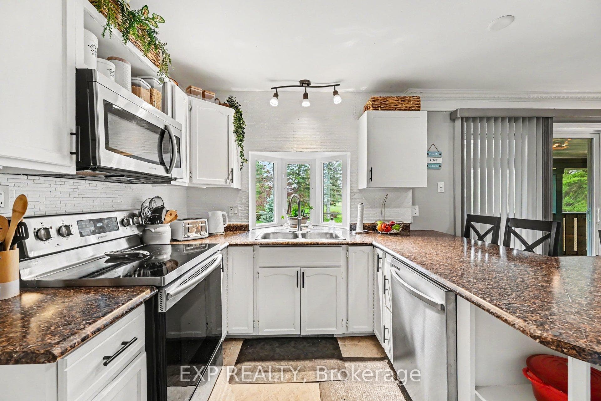 41 Loyalist Crescent photo 10