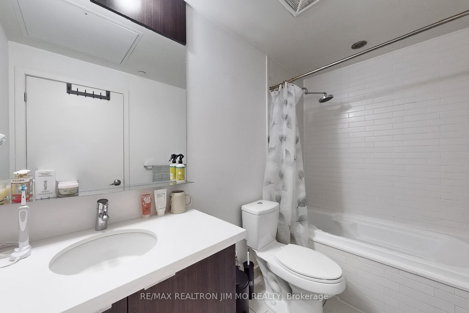21 Widmer Street Unit 1812 photo 19