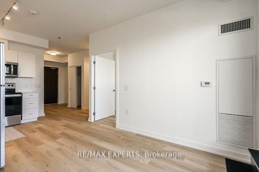 430 Essa Road Unit 218 photo 14