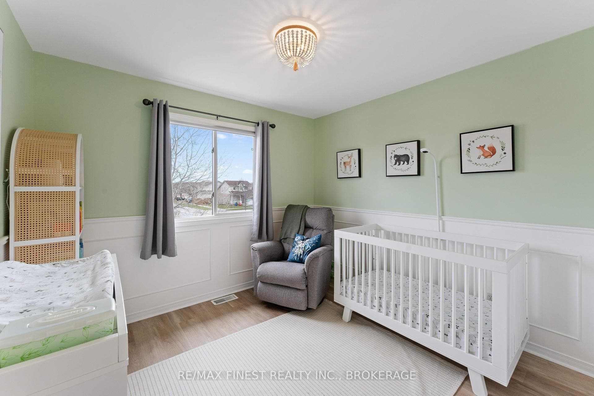 1042 Rainbow Crescent photo 24
